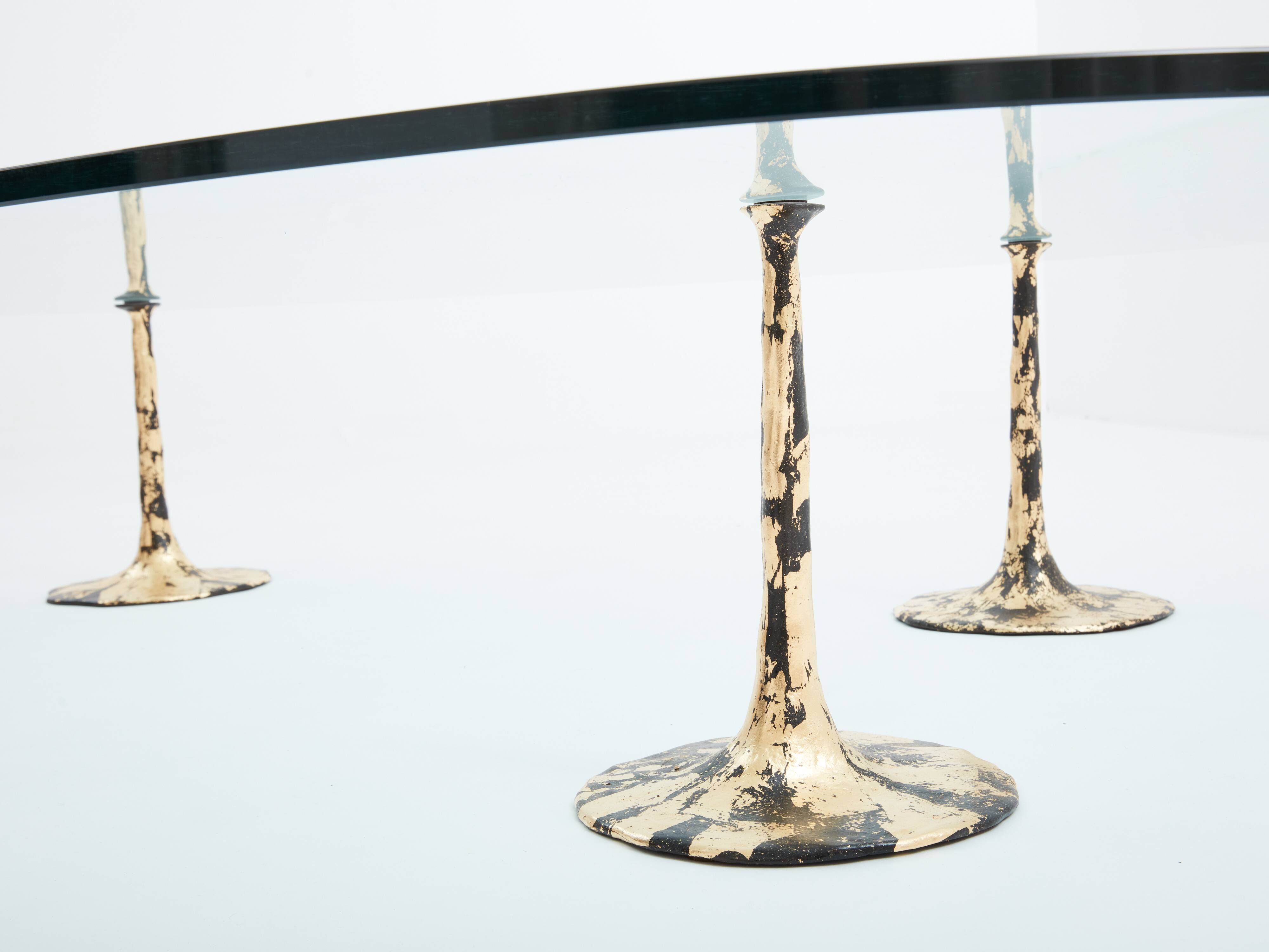 Table basse brutaliste fer forgé doré feuille d’or 1970