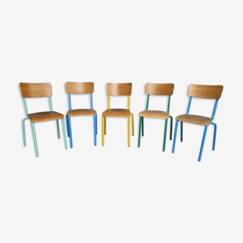 Lot de 5 chaises d'écoles vintage de couleurs