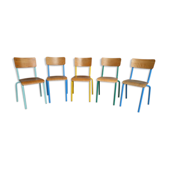 Lot de 5 chaises d'écoles vintage de couleurs