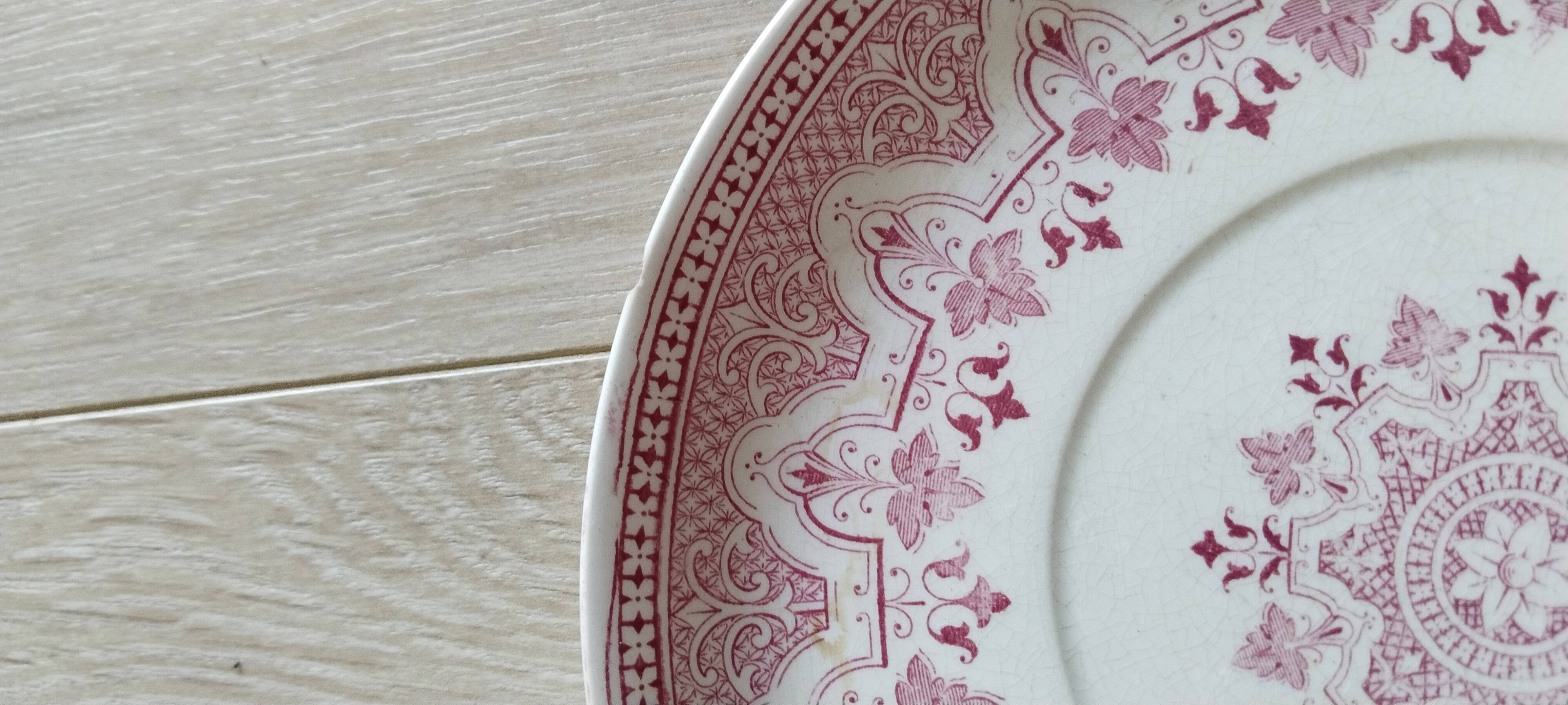 Sarreguemines earthenware plate, "Wagram" motif