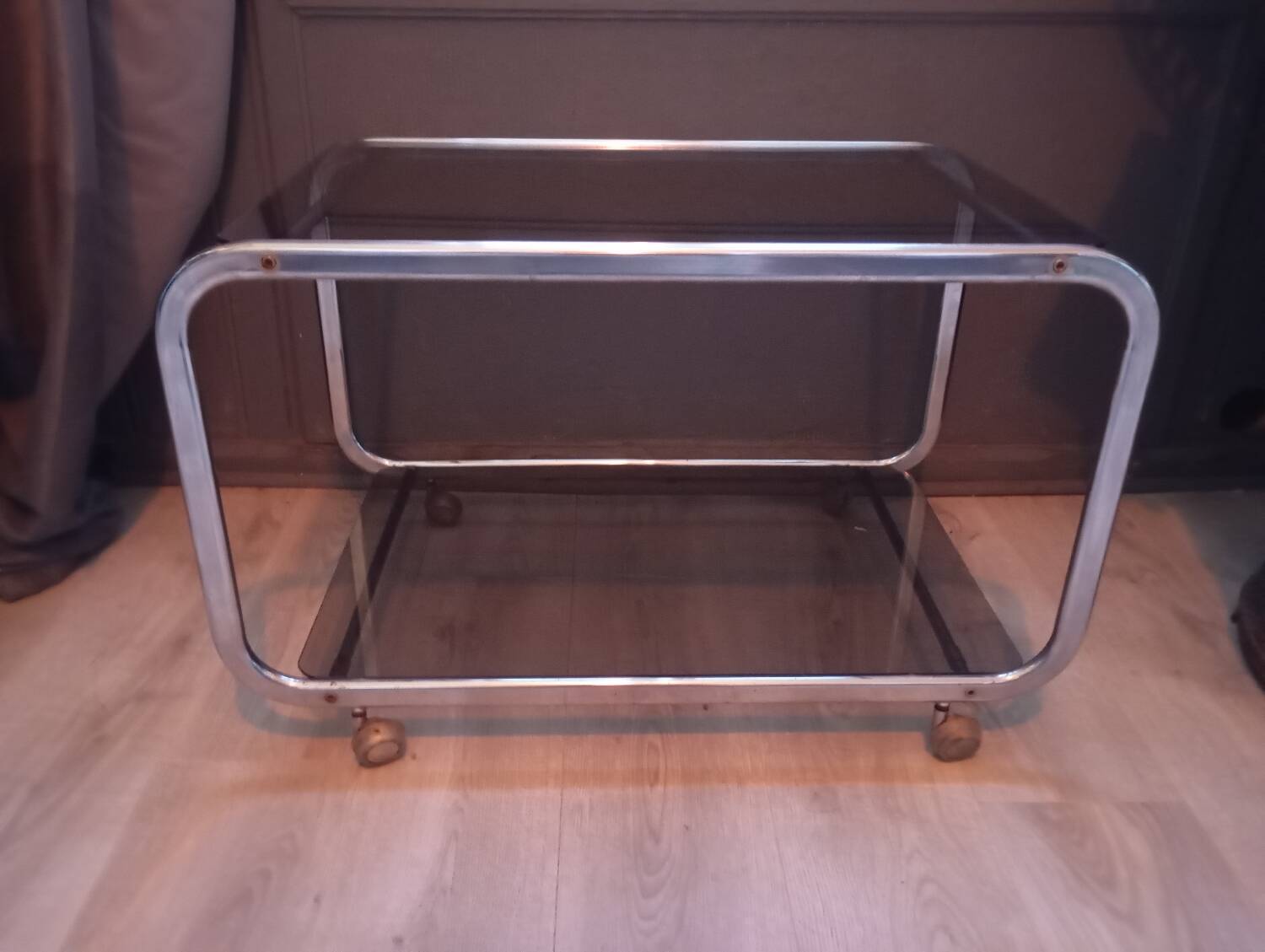 Desserte vintage en aluminium brossé et verre