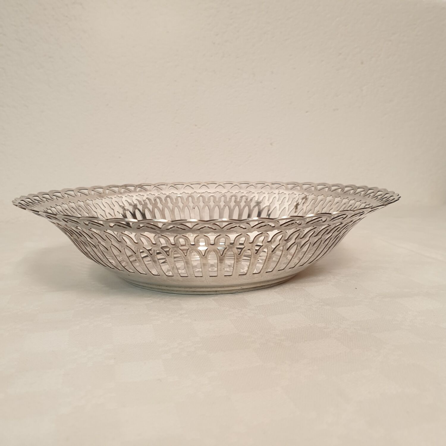 Openwork silver metal breadbasket