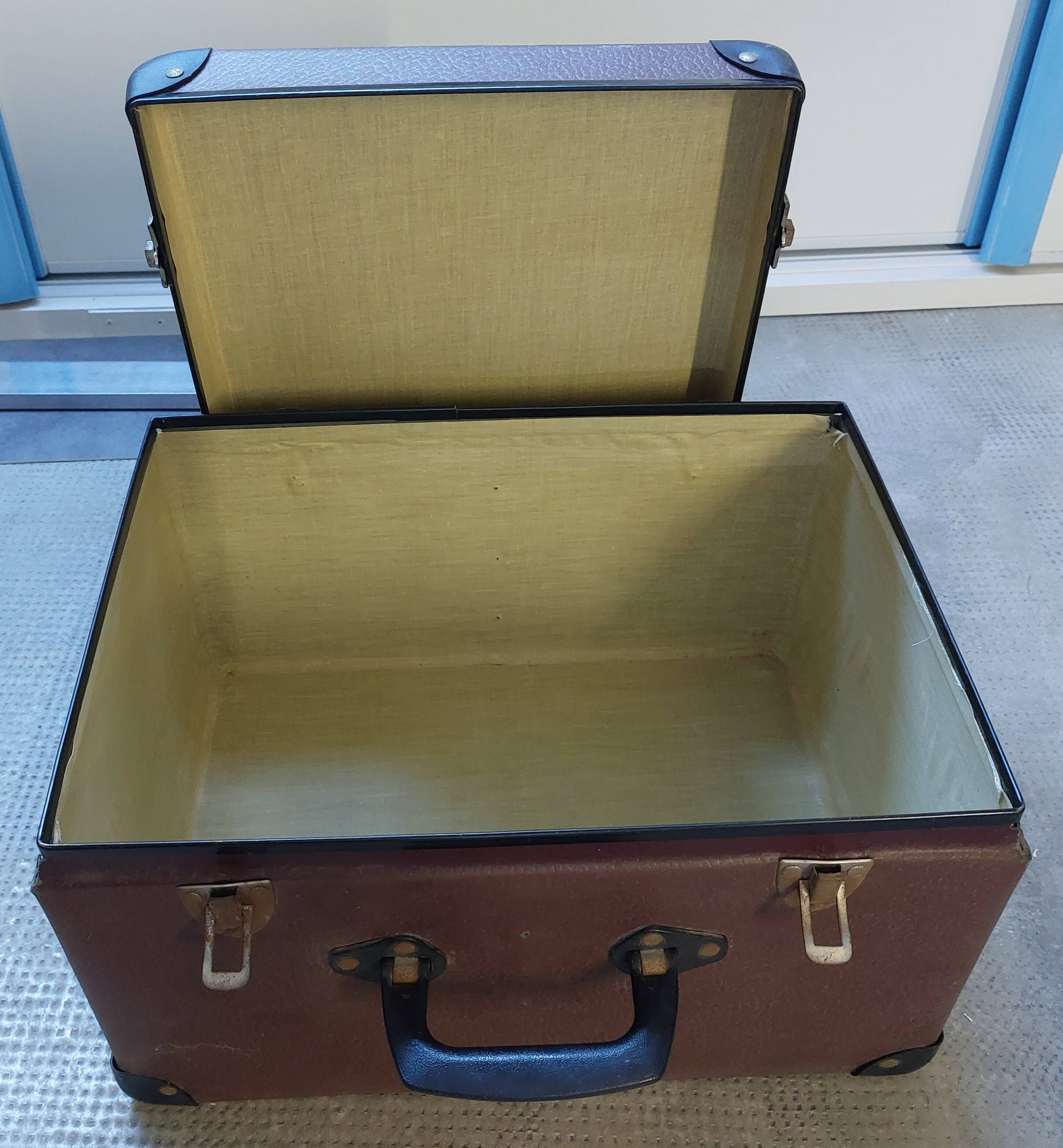 Valise en carton de couleur kraft. Pack de 10 unités