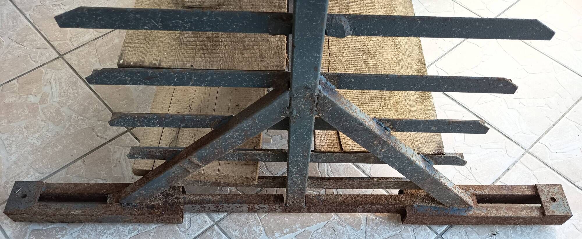 Etagère industrielle Meuble de métier métal et bois