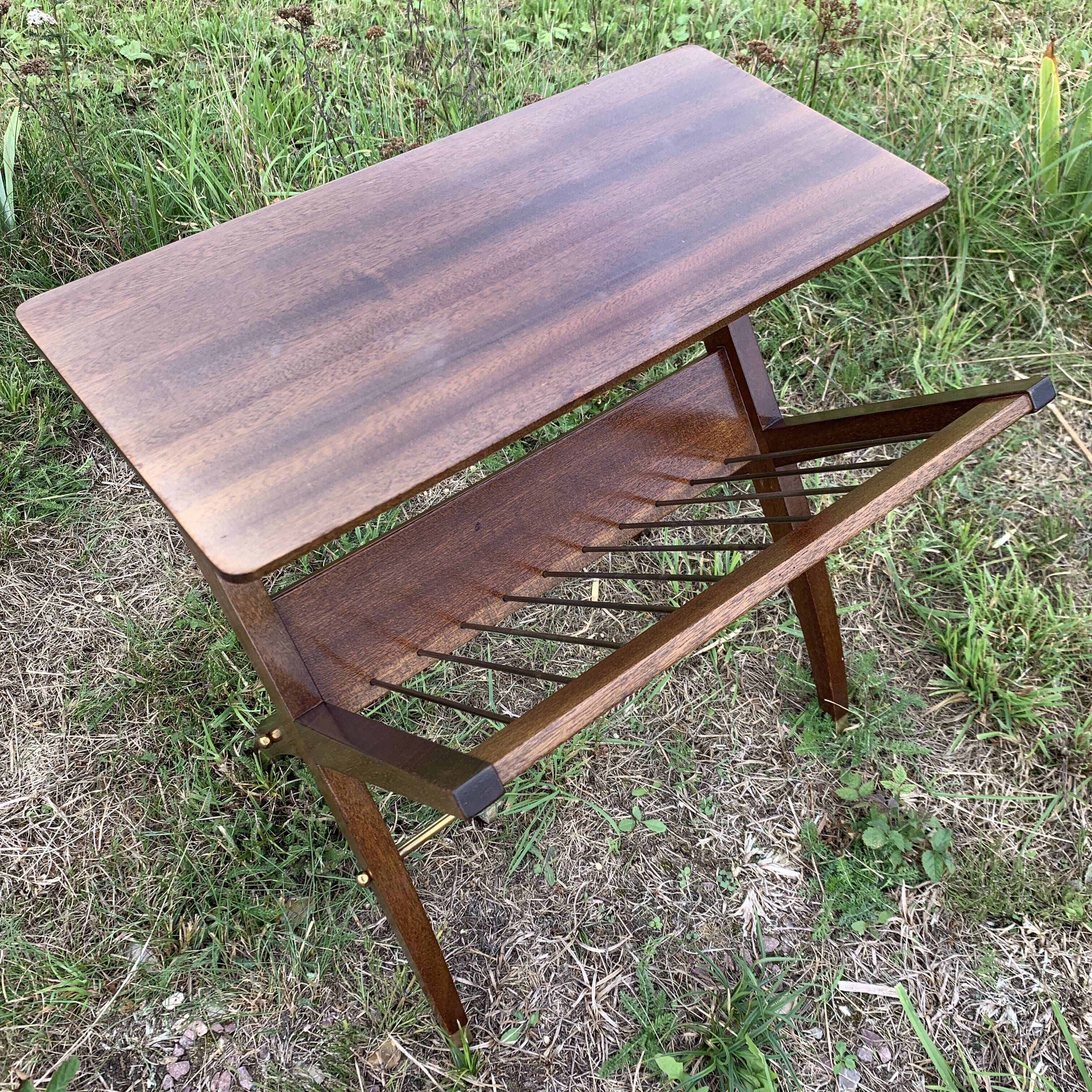 Magazine rack with wooden and gilded brass tablet