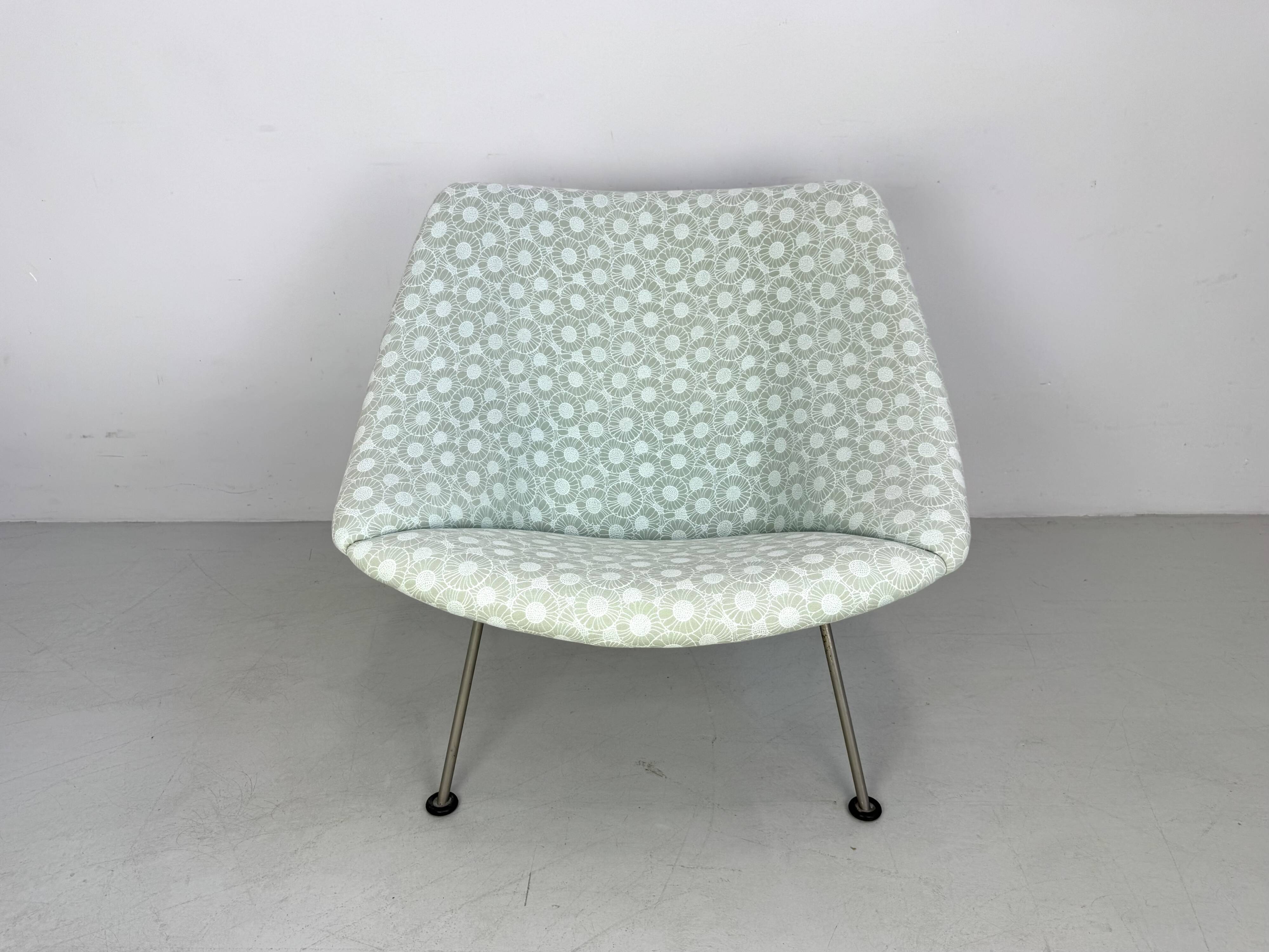 Artifort Chair "oyster by Pierre Paulin