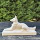 Chien art déco en faïence craquelée