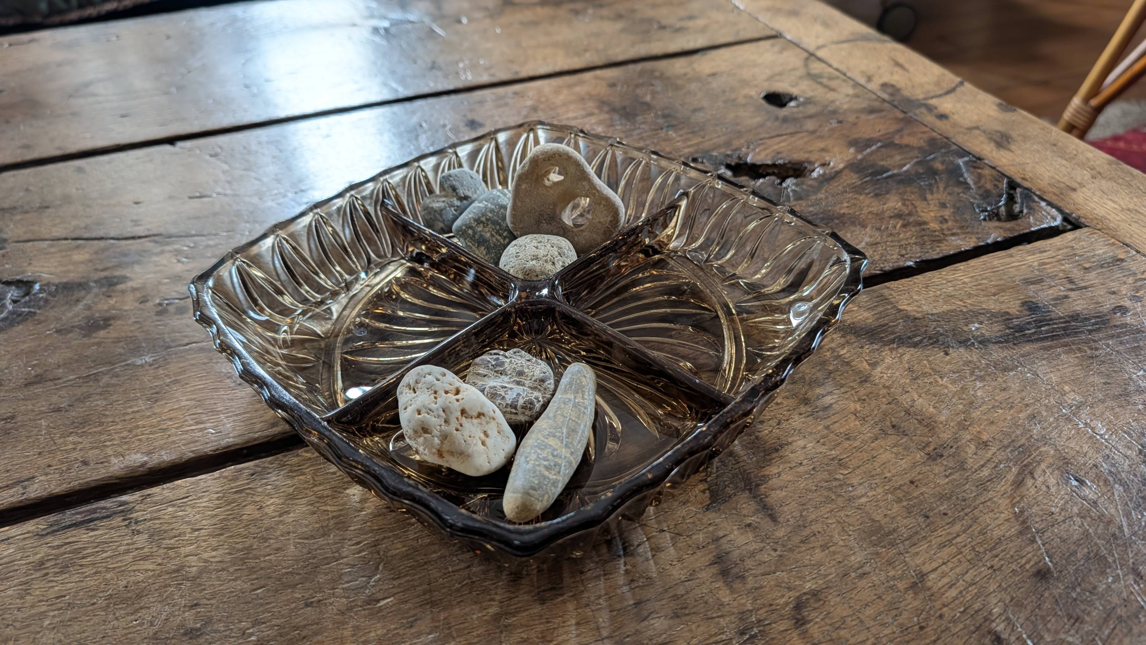 Amber glass compartmentalised serving bowl