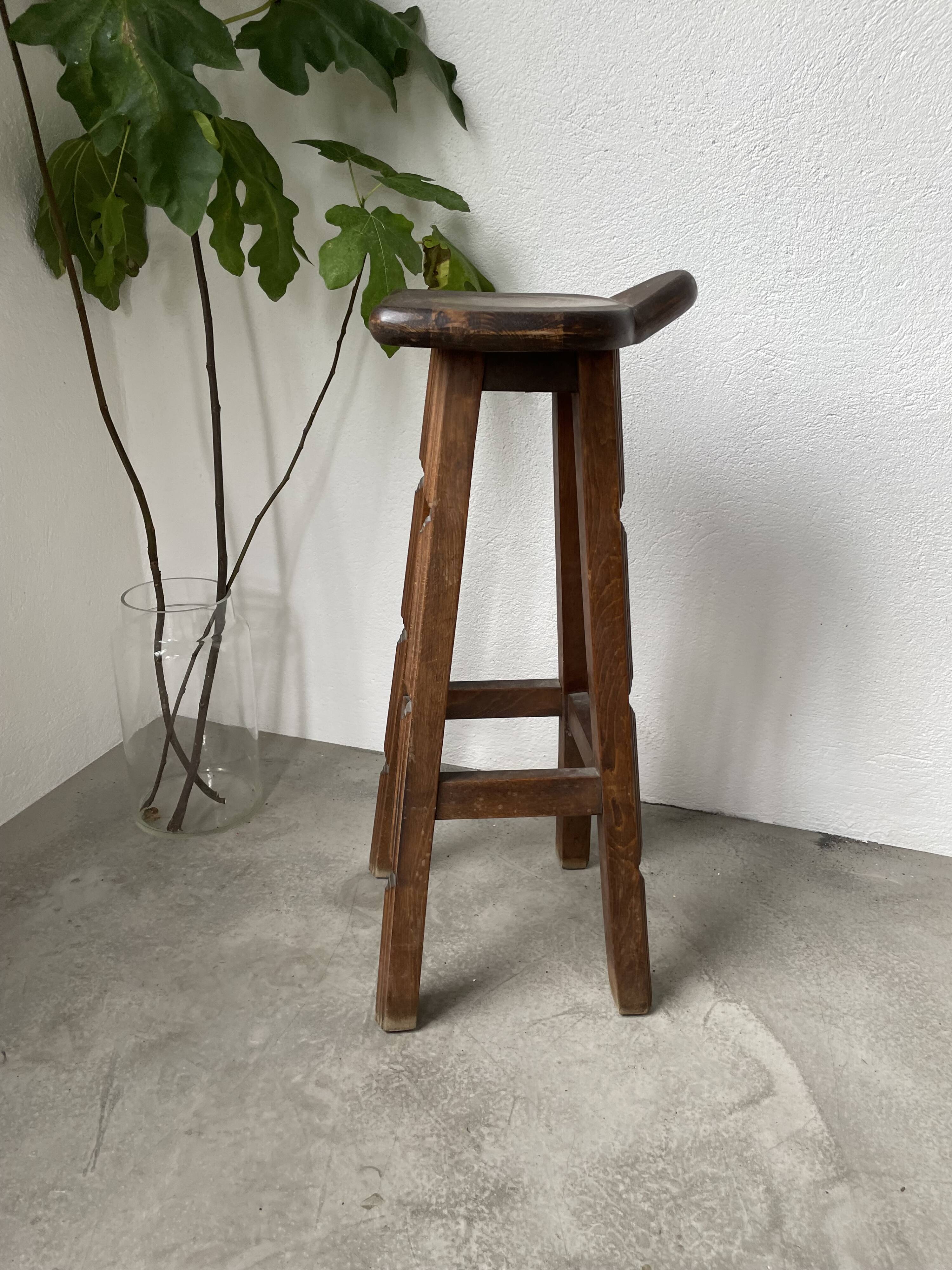 Tabouret haut brutaliste
