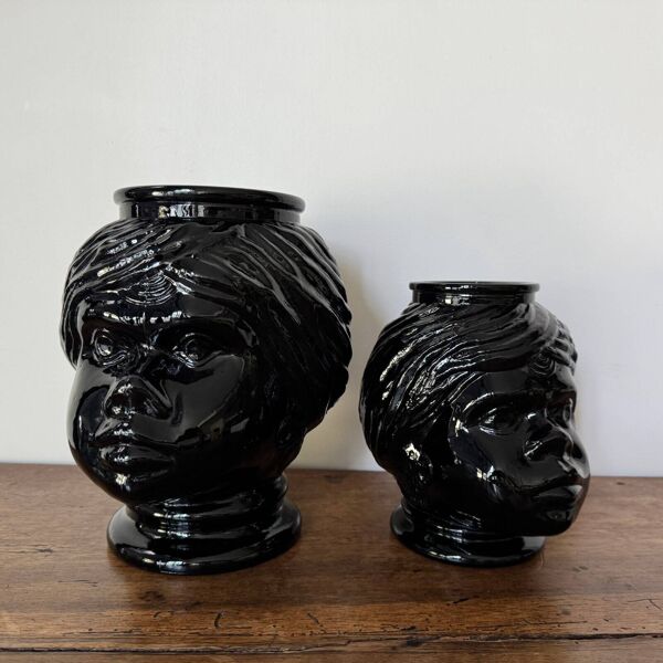 2 têtes en verre représentant des Maures