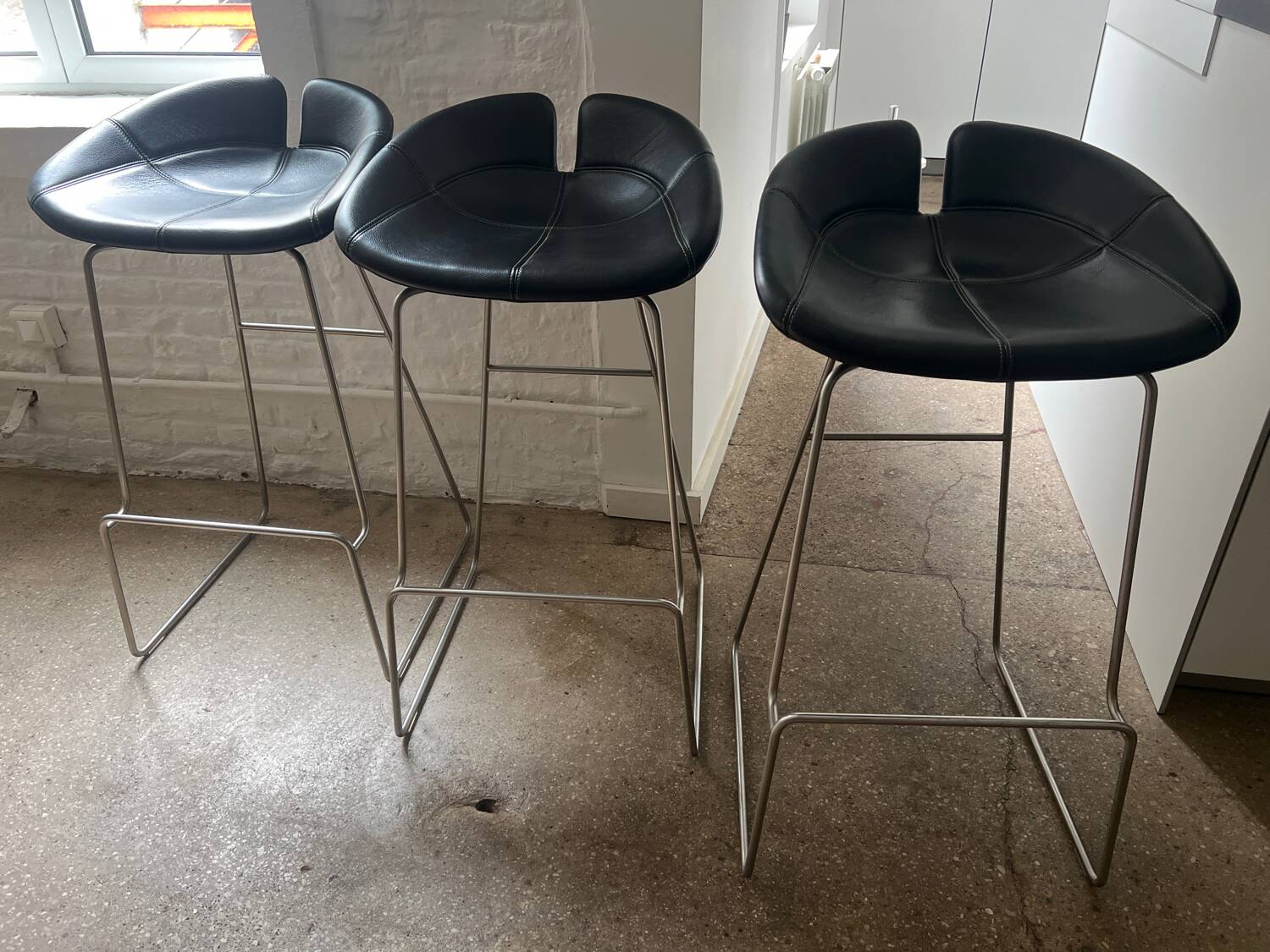 3 leather stools Fjord Moroso