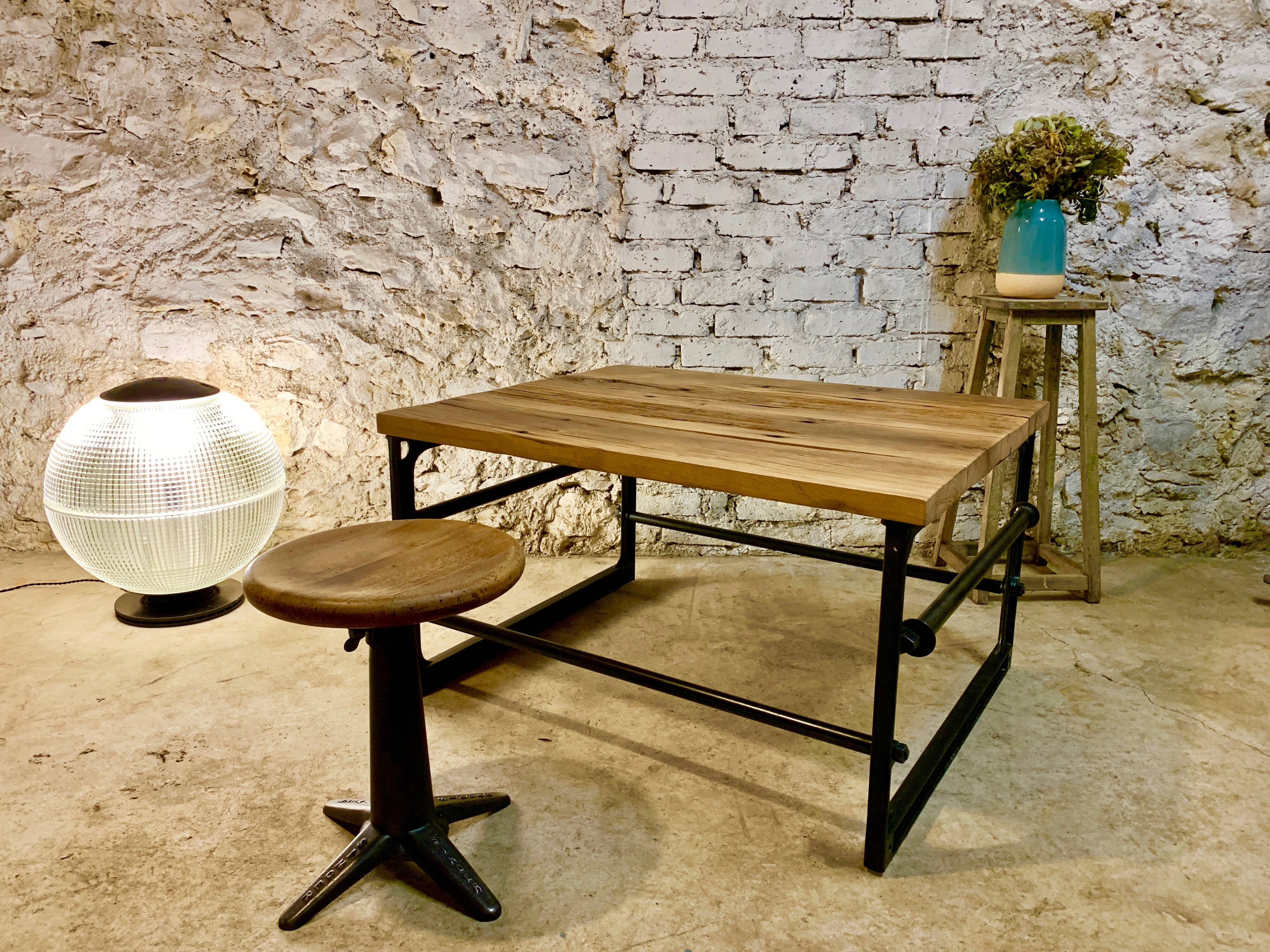 Oak coffee table and machine foot tool singer simanco 1920