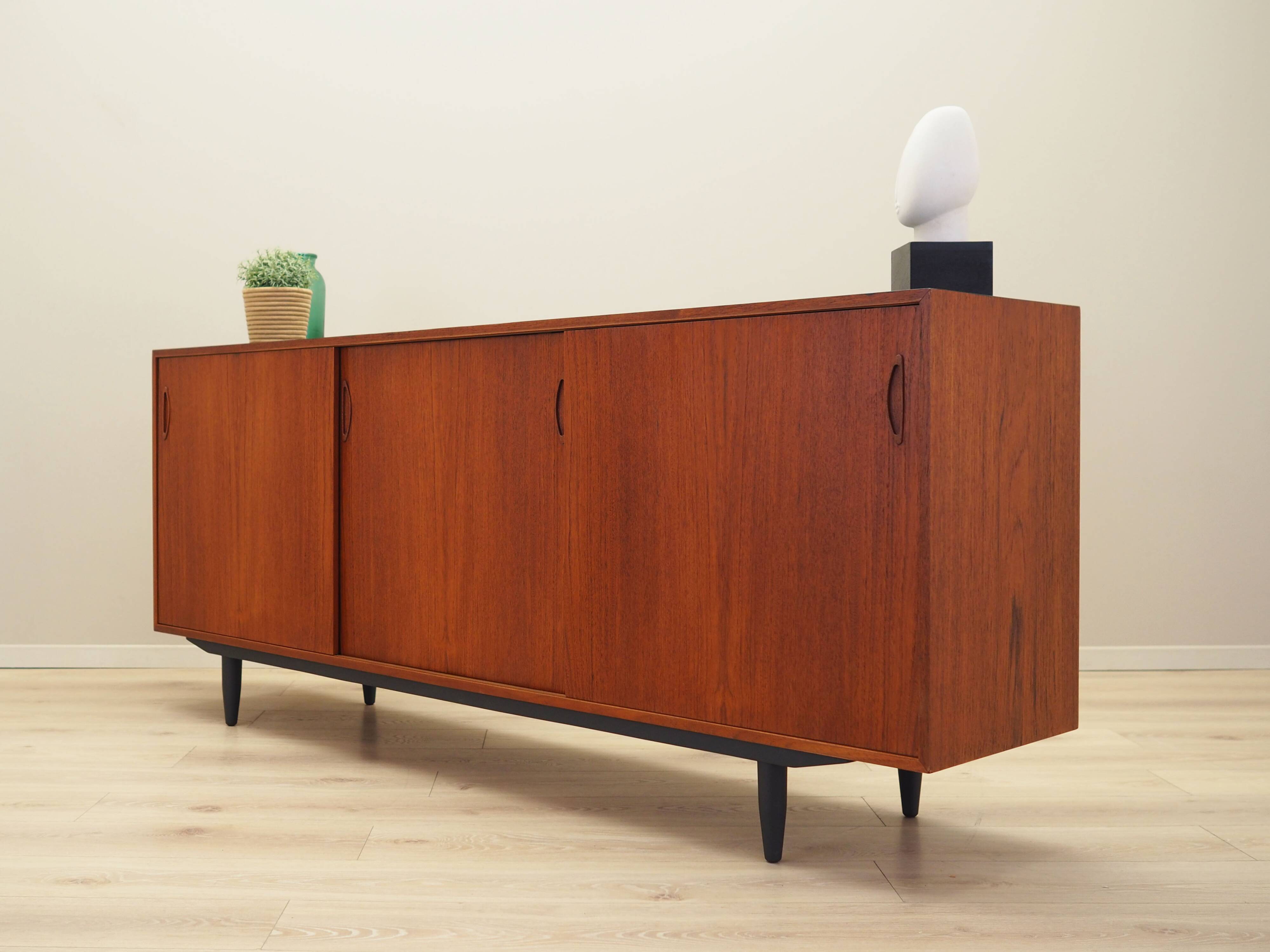 Buffet en teck, design danois, années 1970, production : Danemark