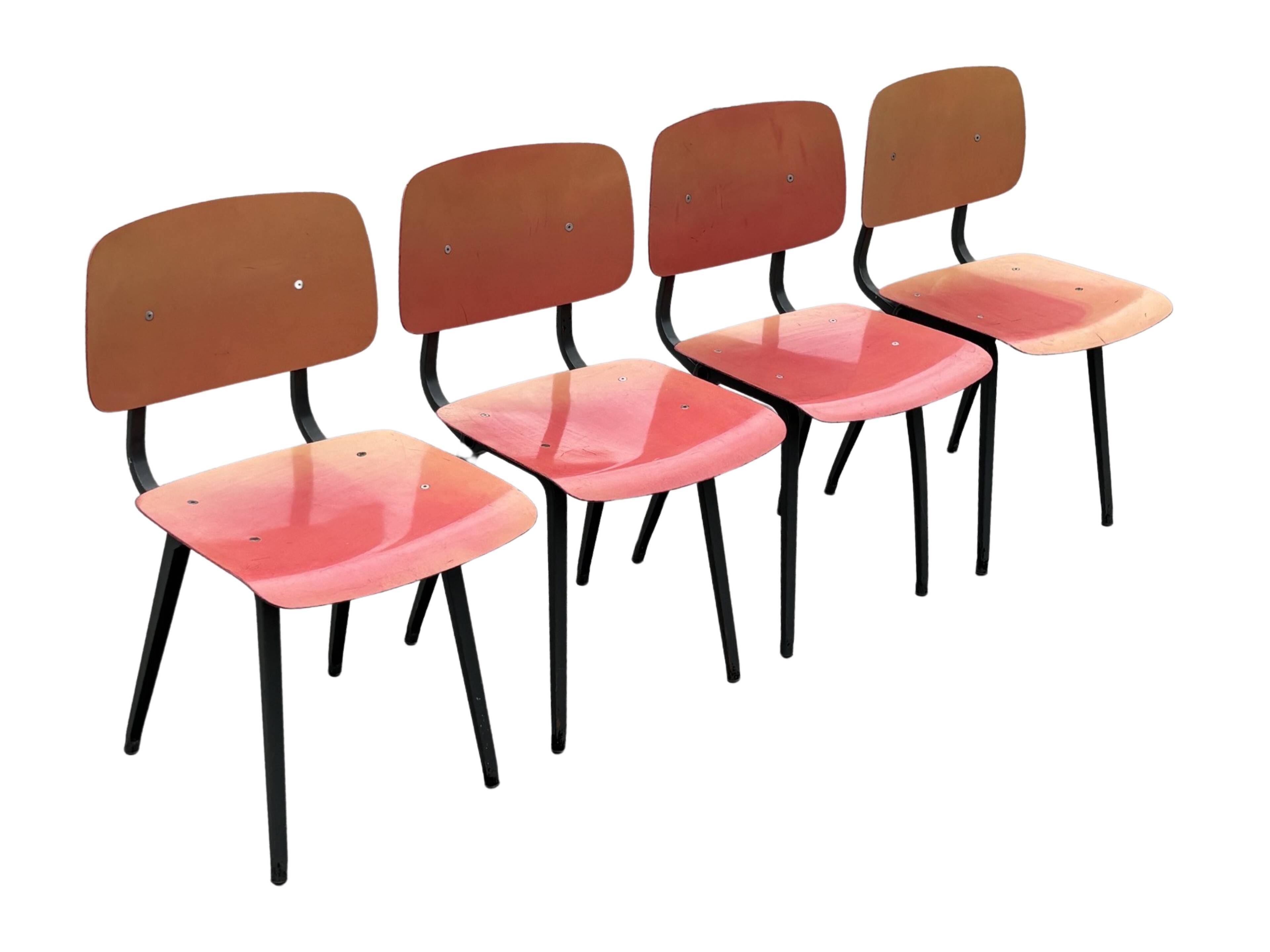 Vintage set of 4x Friso Kramer Revolt chairs Ahrend de Cirkel dutch design