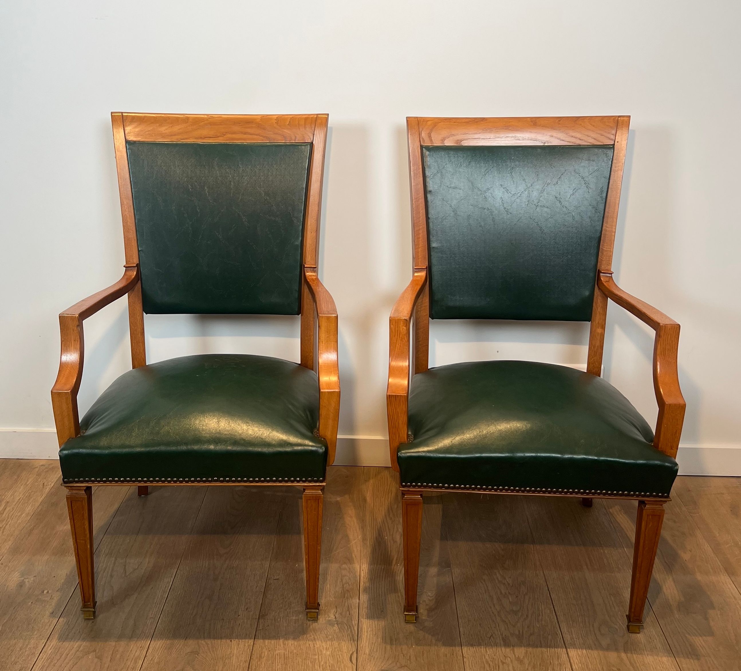 Paire de fauteuils Art déco en chêne et cuir de De Coene Frères