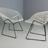 Set of two Diamond chair by Harry Bertoia in white & black metal. 1960s