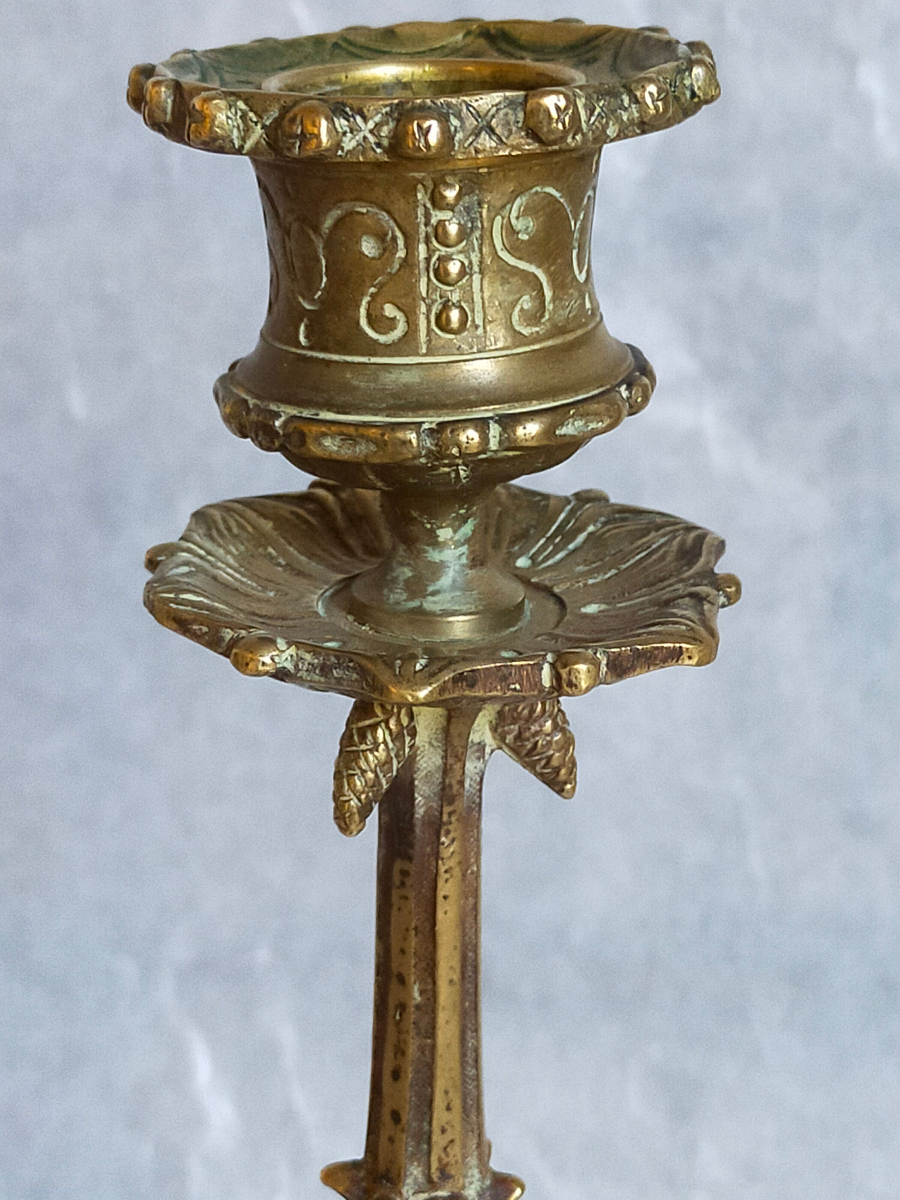 Candle holder in gilded bronze tripod XIXth century