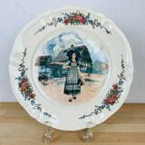 Plat rond Obernai en faïence de Sarreguemines, signé Loux