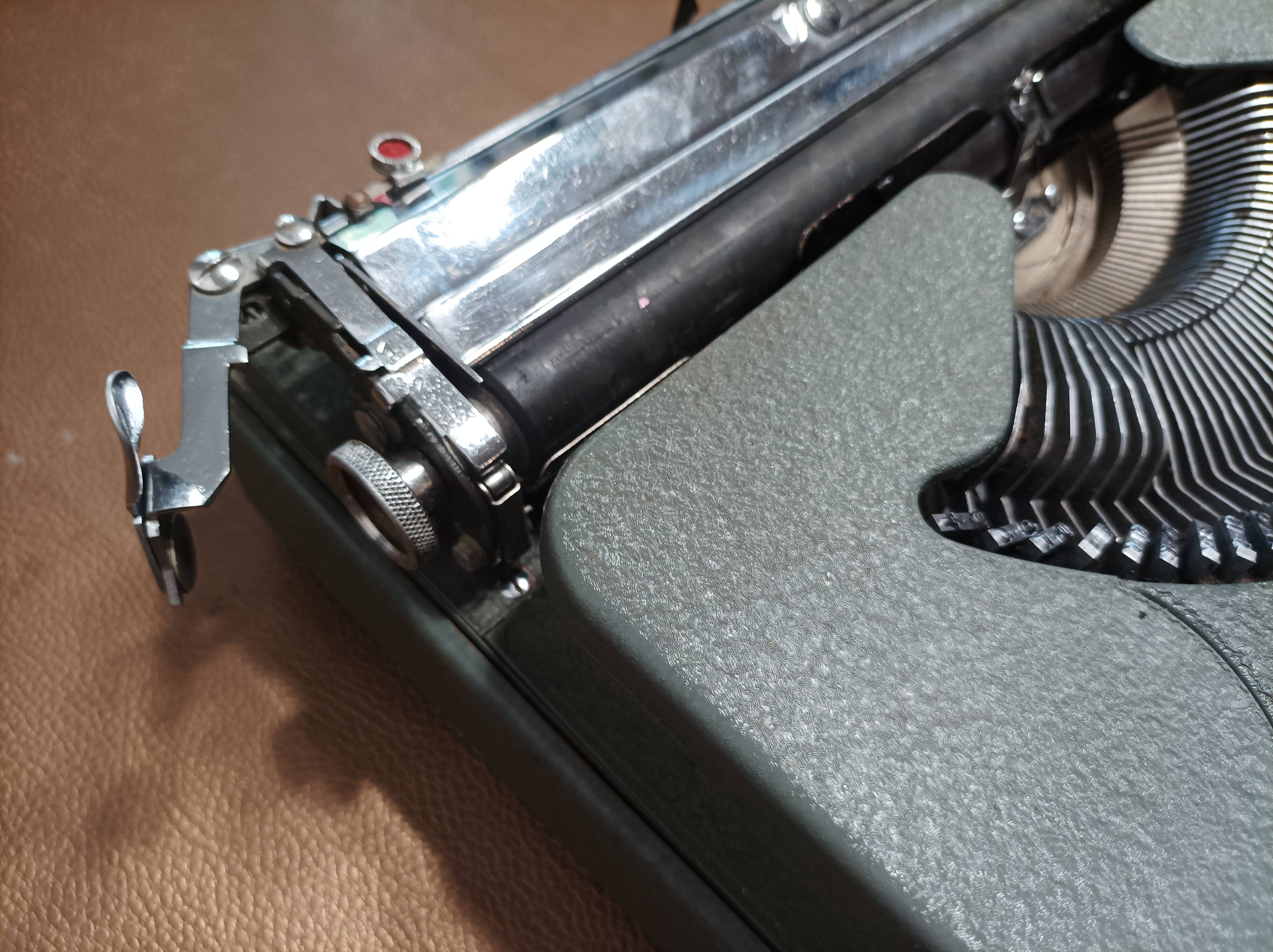 Mj rooy portable typewriter - made in france 1950s