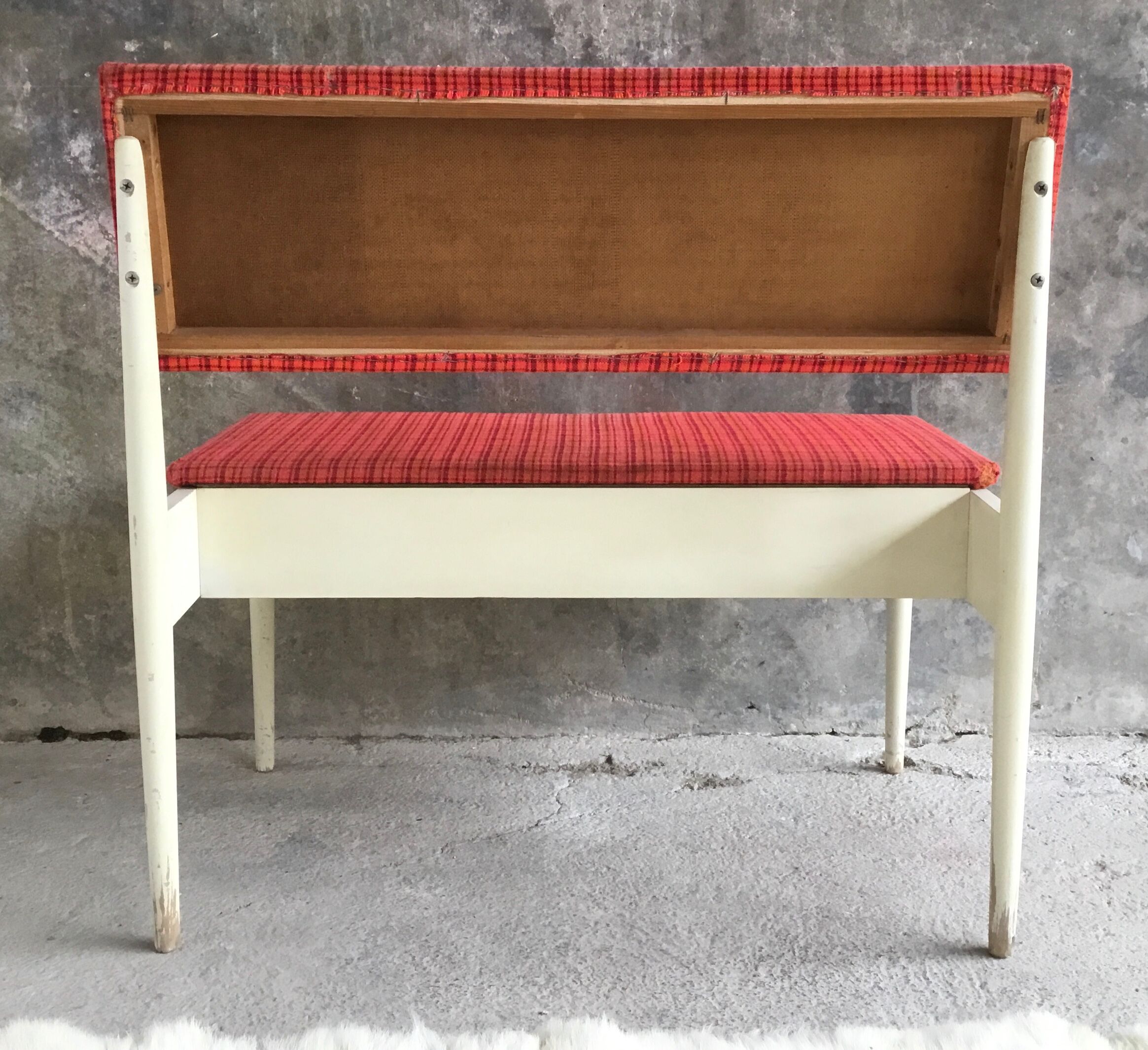 Coffre banquette vintage bois laqué blanc et tissus - 1970