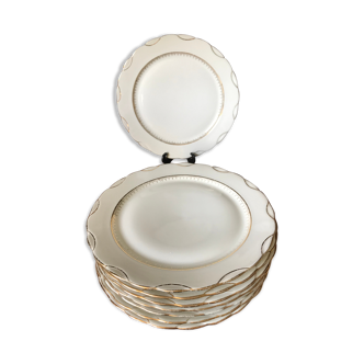 9 assiettes en porcelaine fine