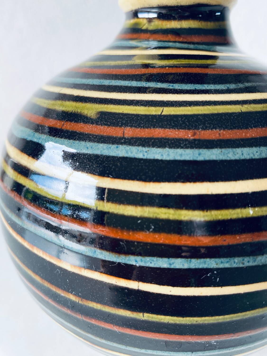 Glazed earthenware pottery