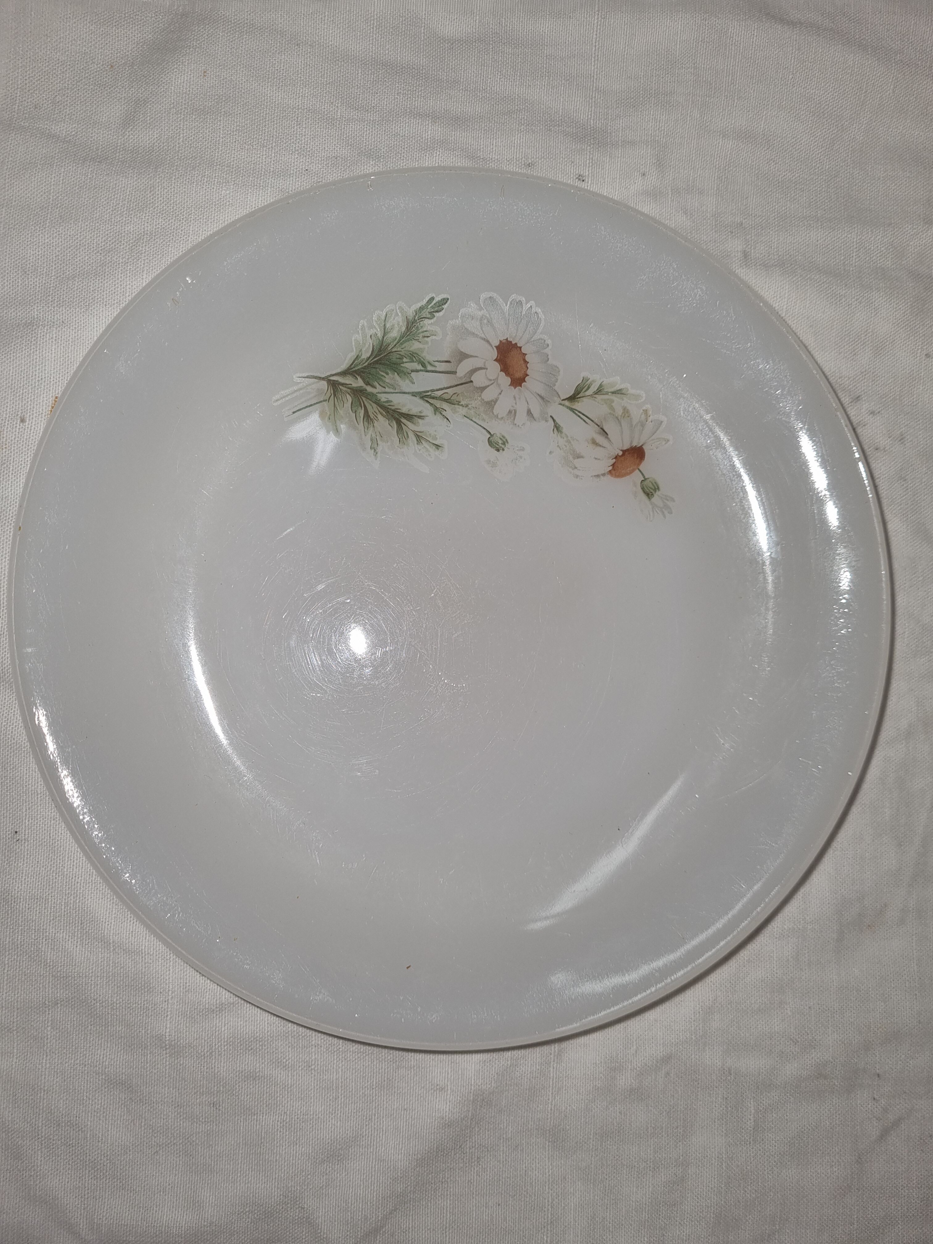 3 assiettes arcopal de 1970