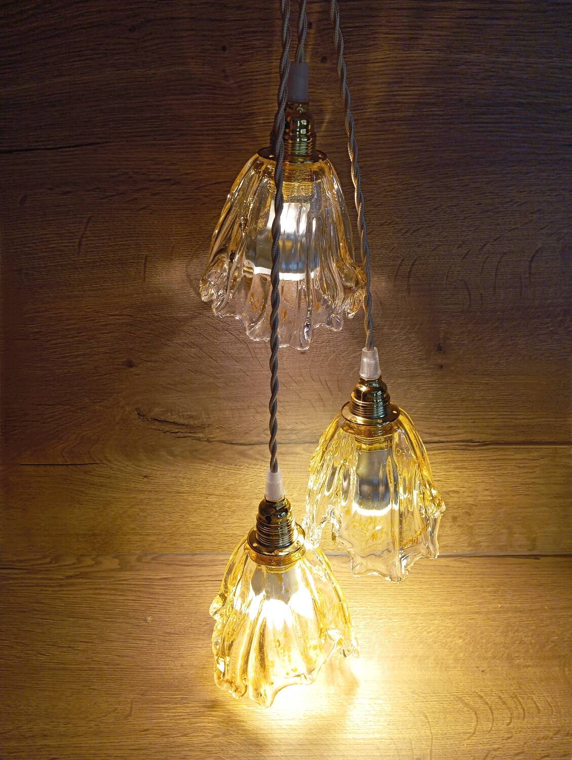 Lustre 3 suspensions verre drappé miel Murano, 1979/80