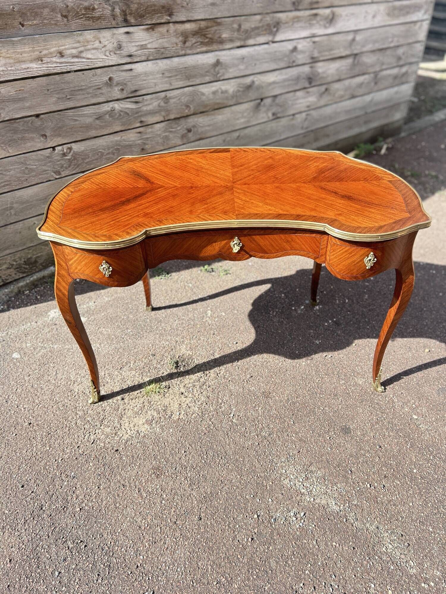 Curved flat desk in Louis XV style