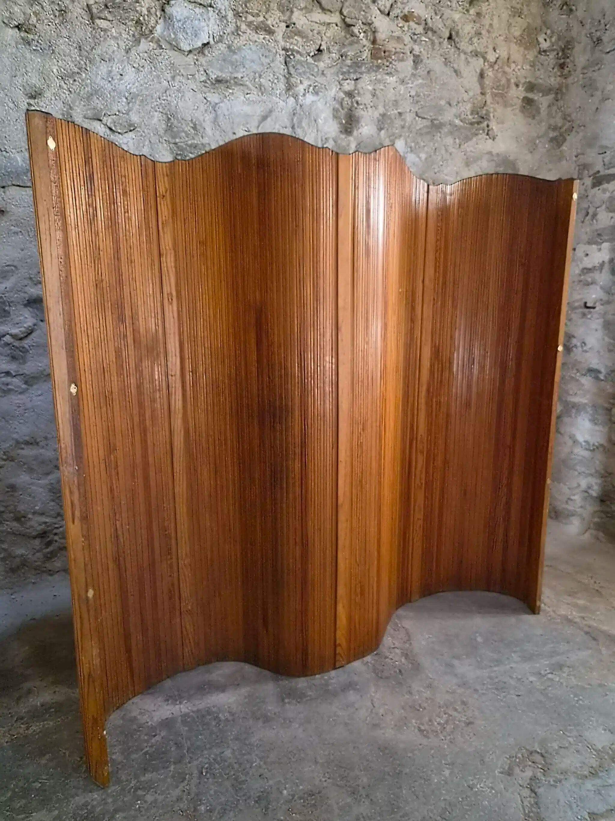 Large French folding screen in pine, room divider, 1950s, attributed to Baumann.
