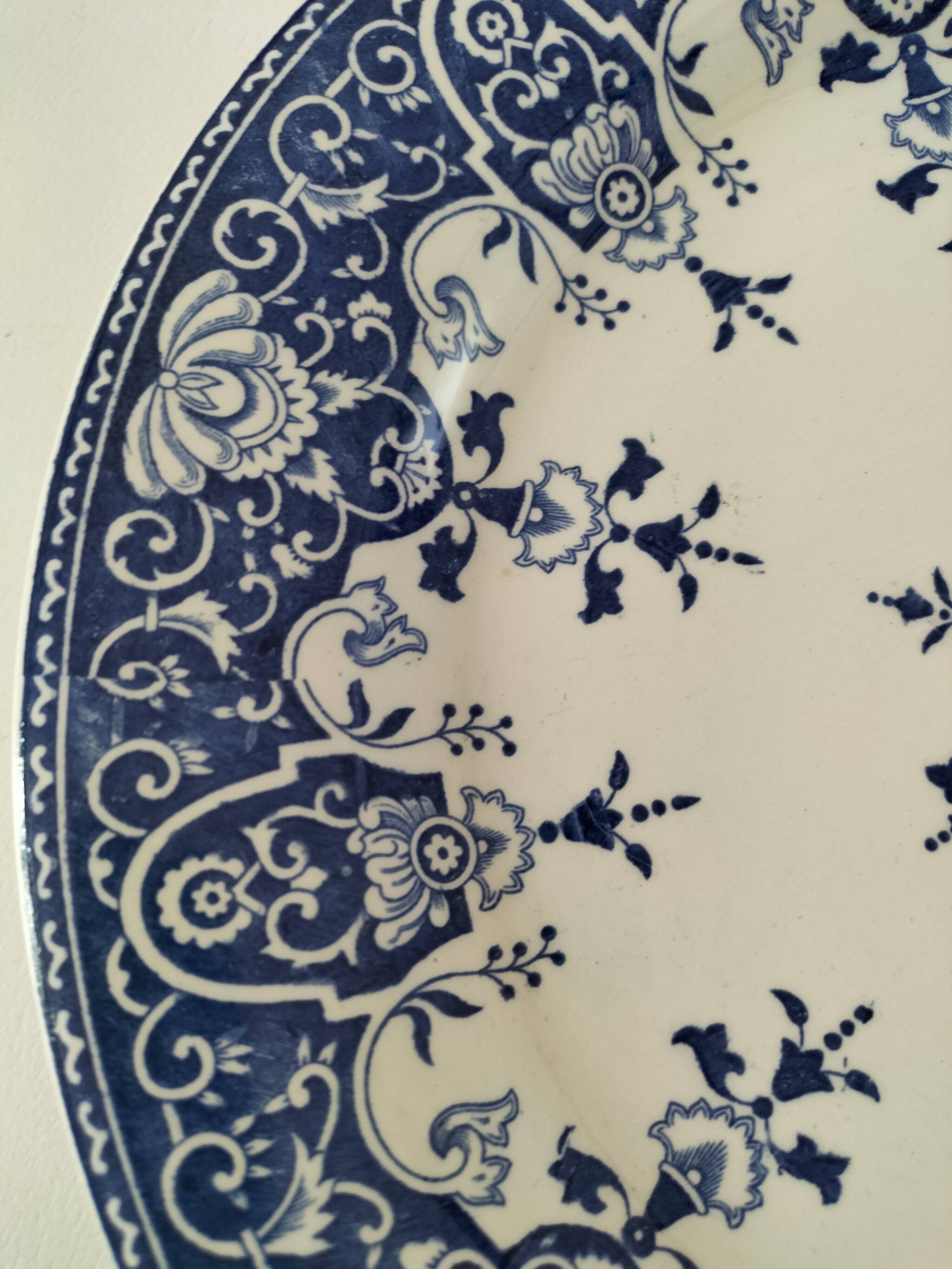 Antique Gien plate – Decor inspired by the Manufacture de Lille 17-18th century