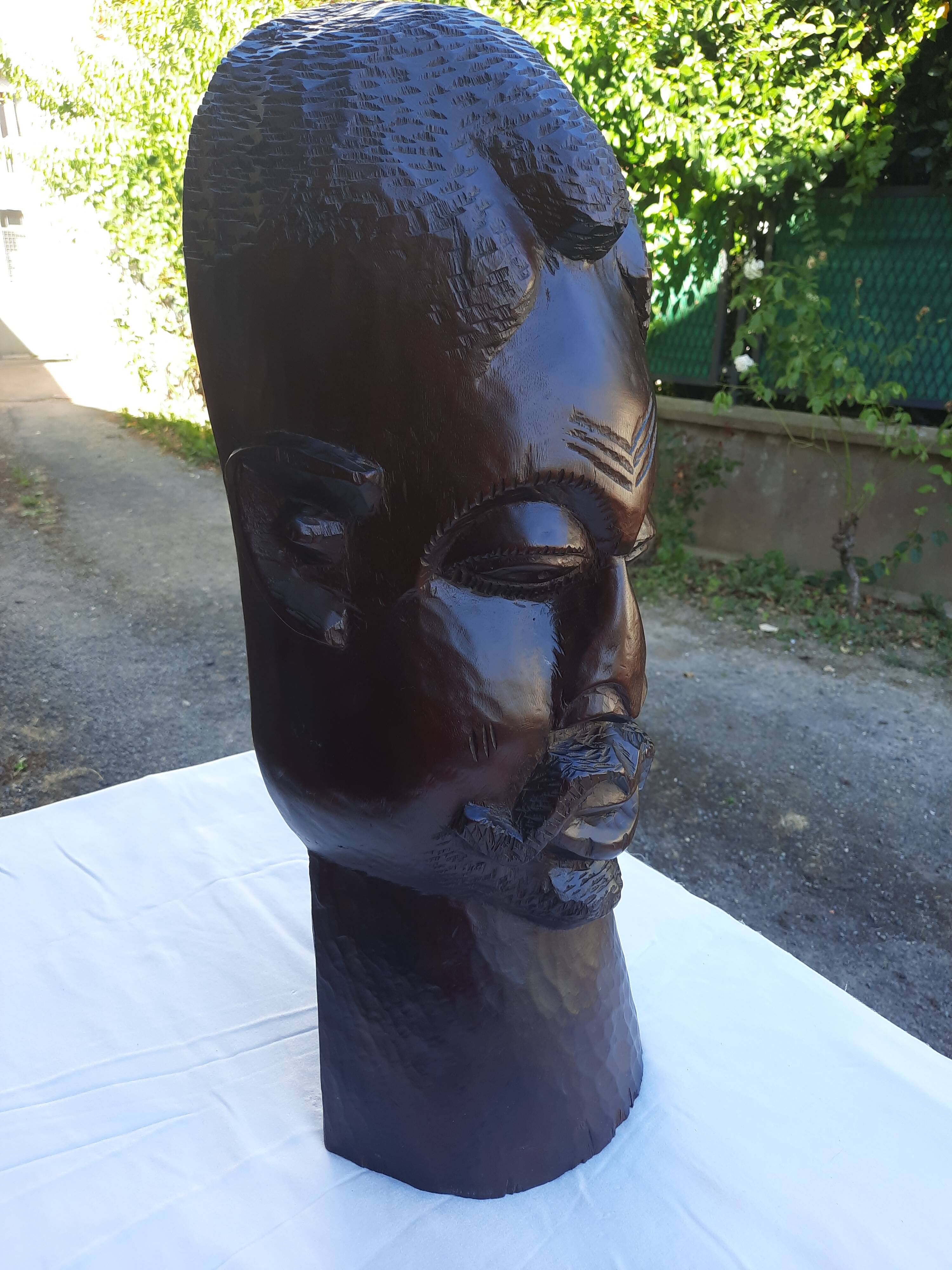 Large carved African head in exotic wood – Madagascar – 65 cm