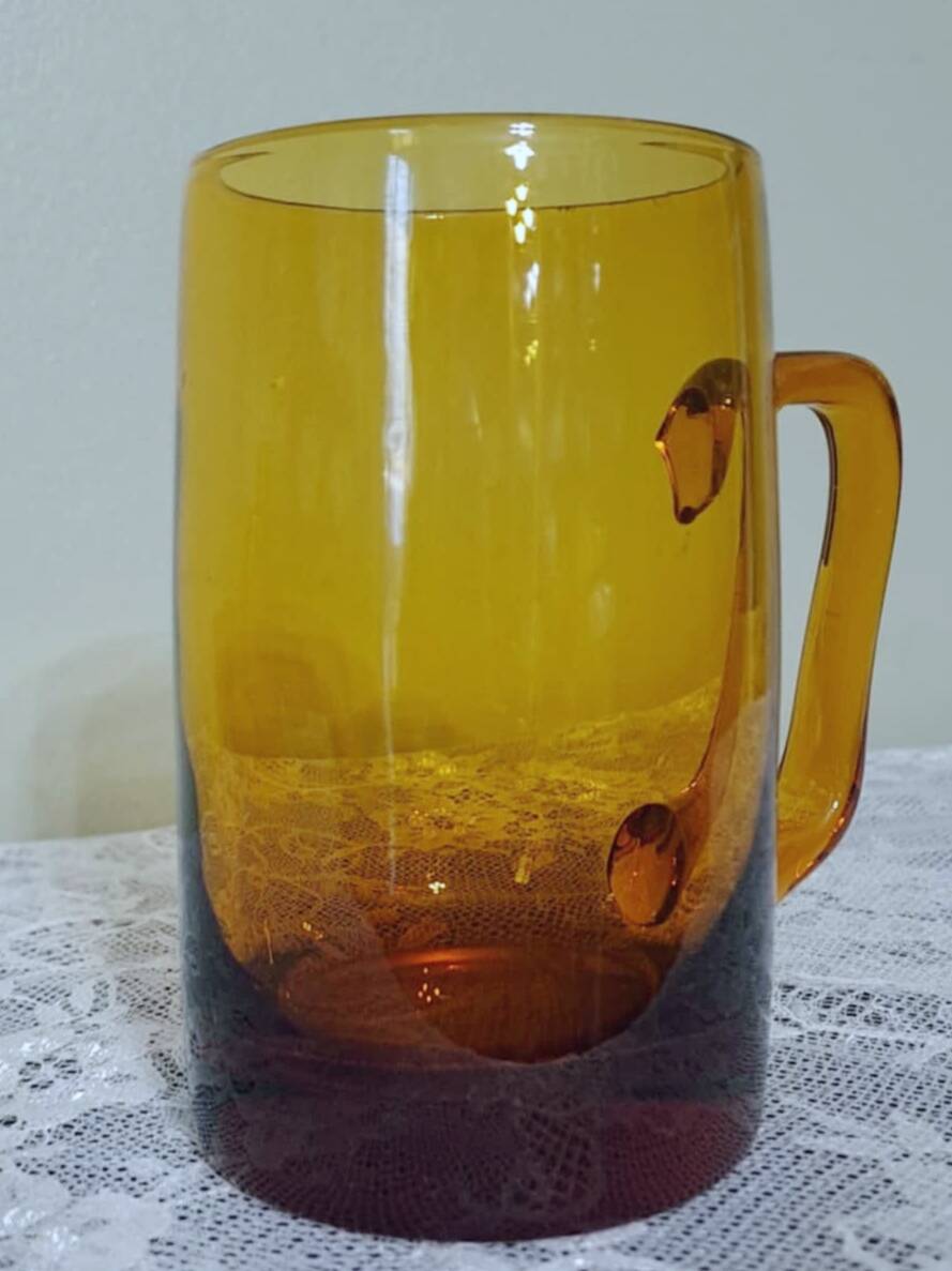 4 amber glass cups