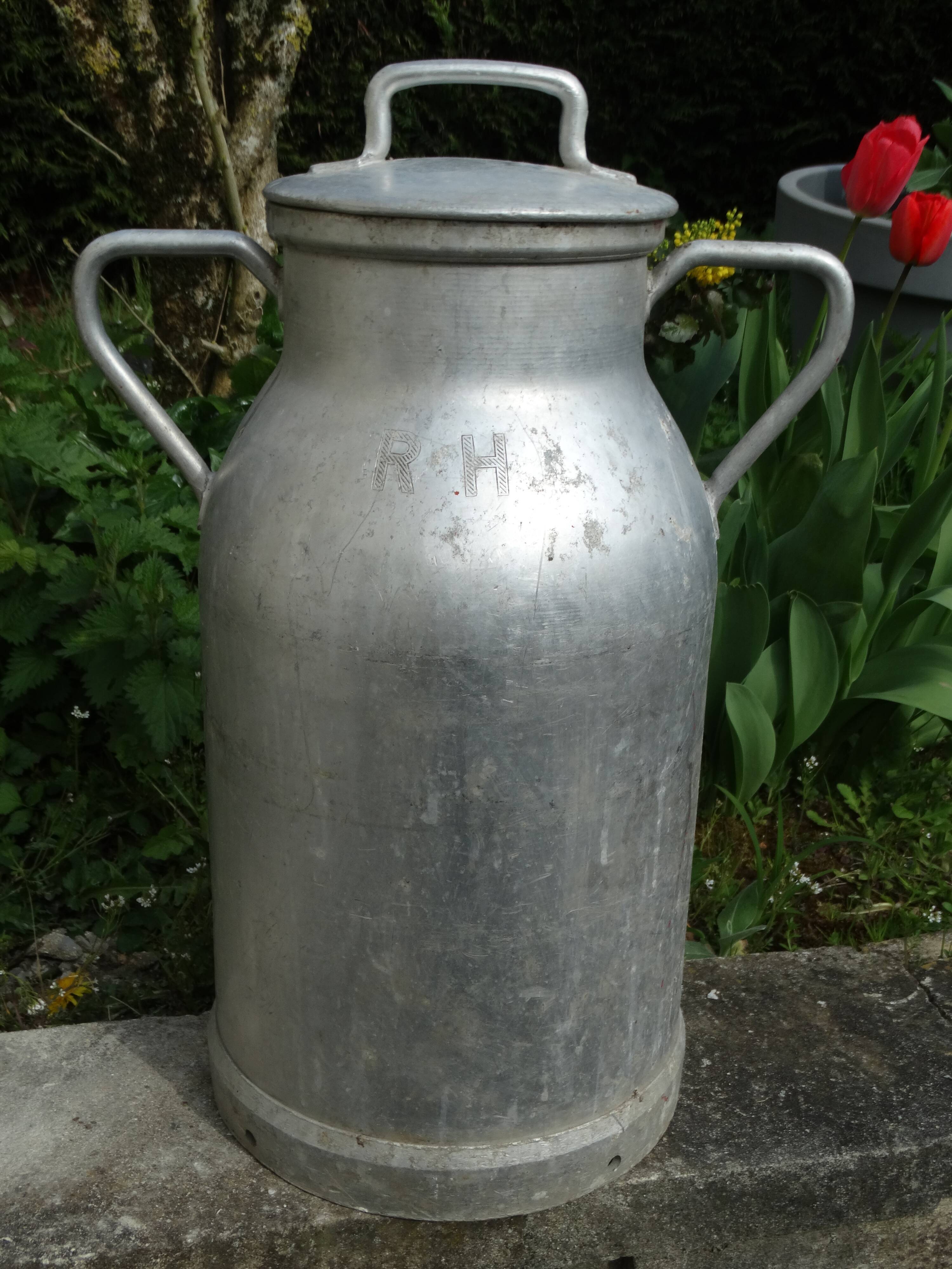 ALUMINUM milk can NESTLE marked schmid