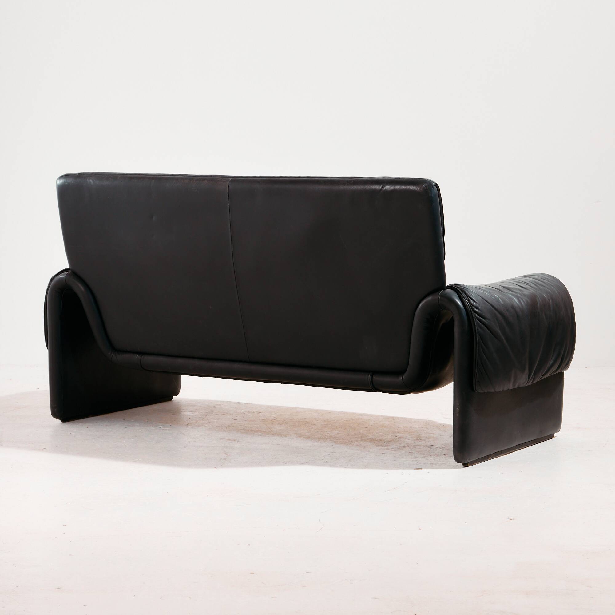Ds 2011 two-seater leather sofa by De Sede