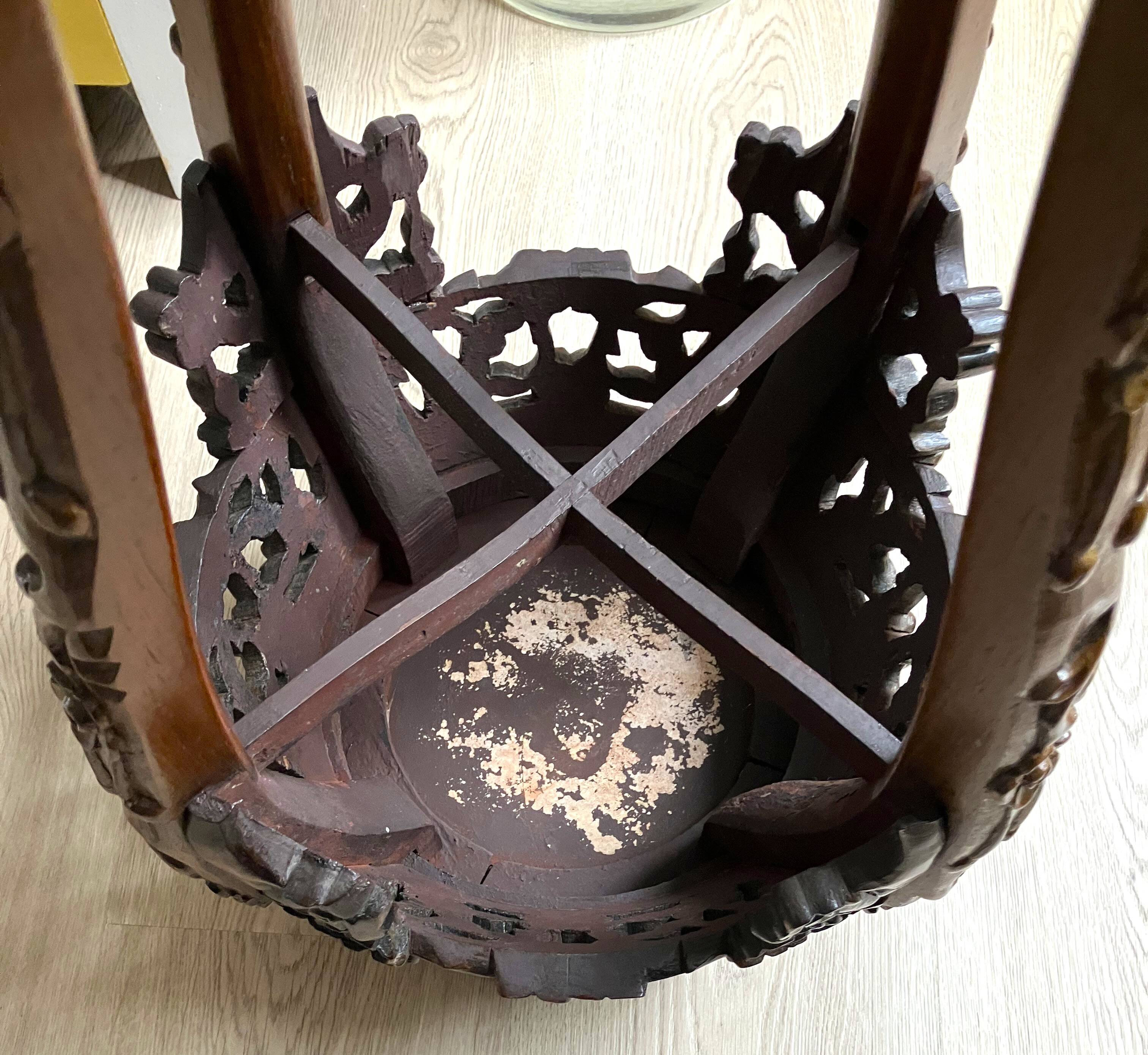 Chinese stool from the 19th century, made of wood and marble. In very good condition.
