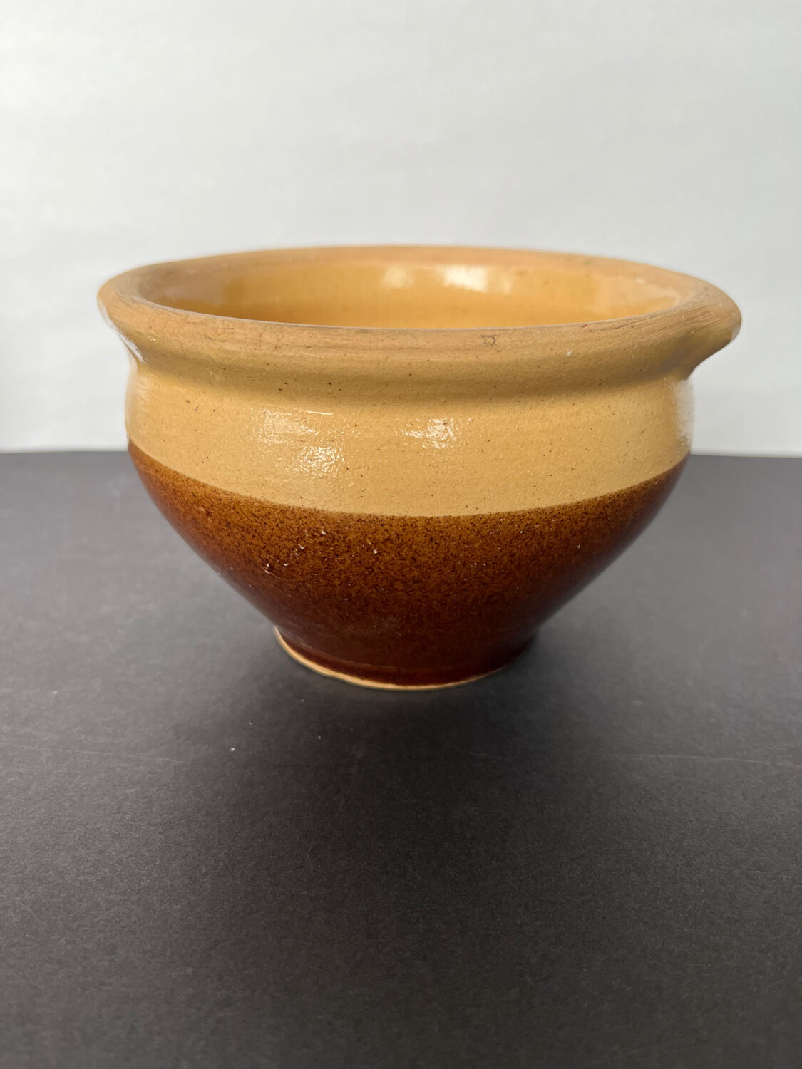 2 glazed stoneware bowls