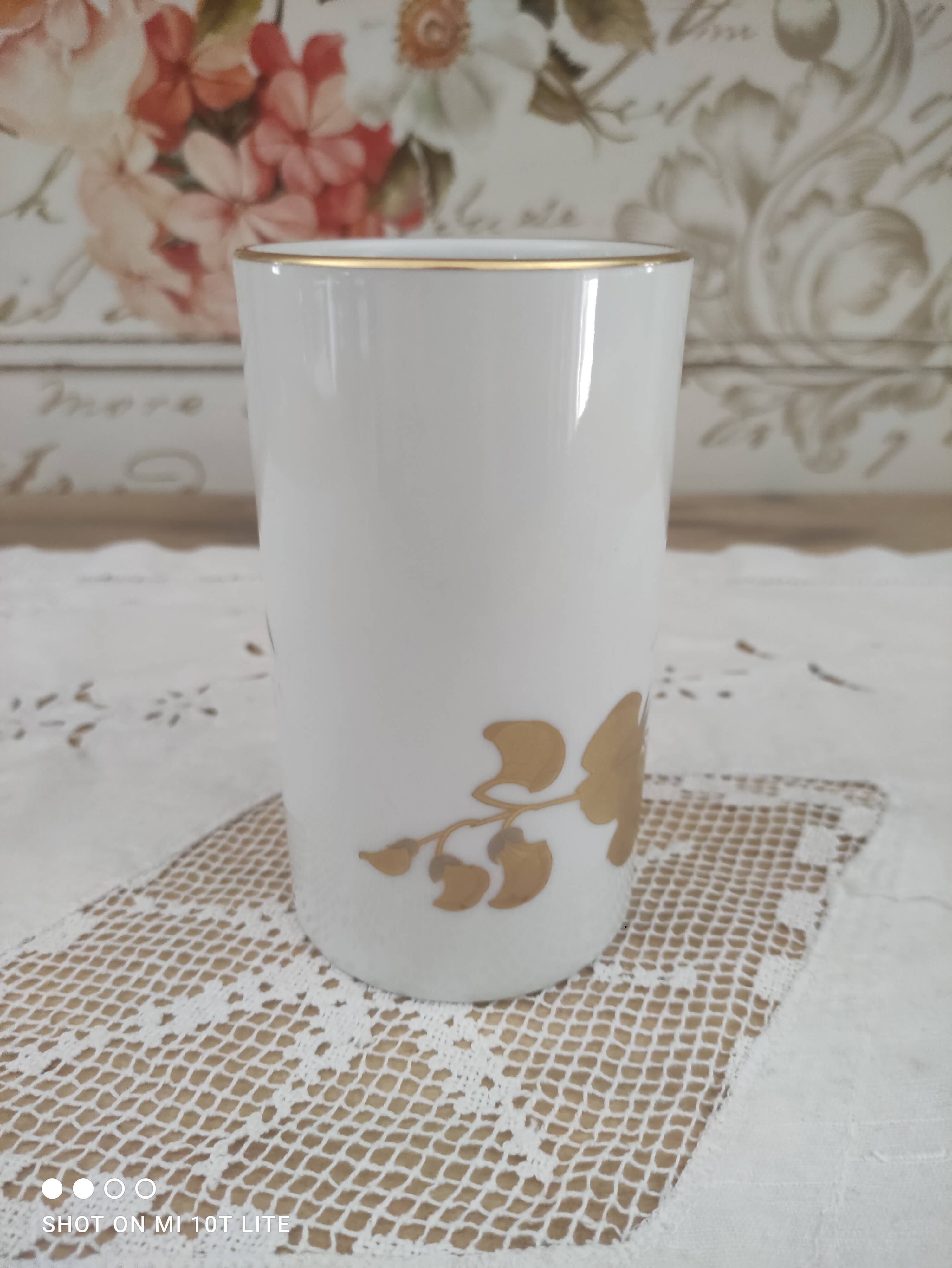 White porcelain vase decoration foliage gold "Léonard Paris" decoration Montebello