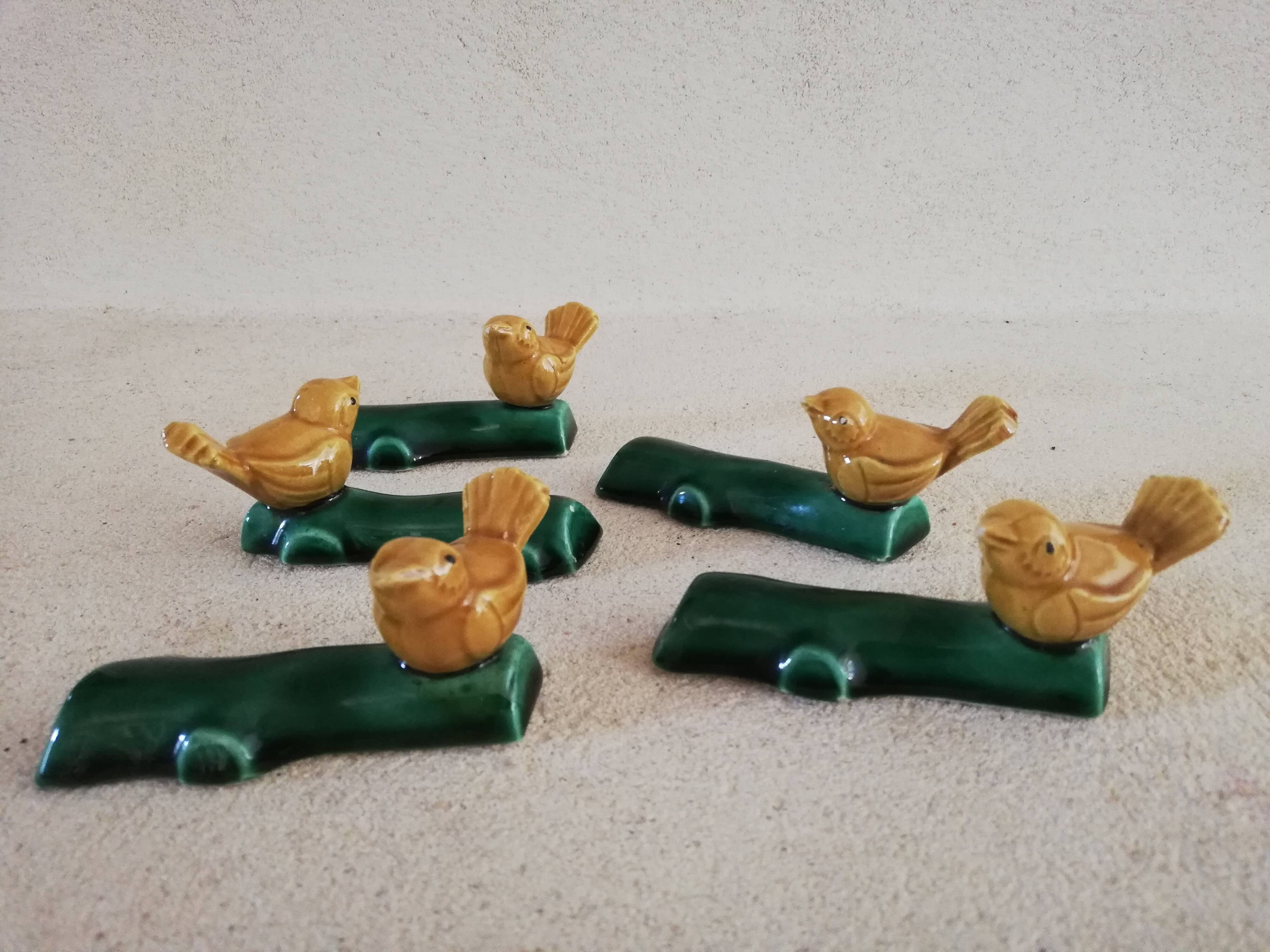 Lot de 5 porte-couteaux en barbotine oiseaux