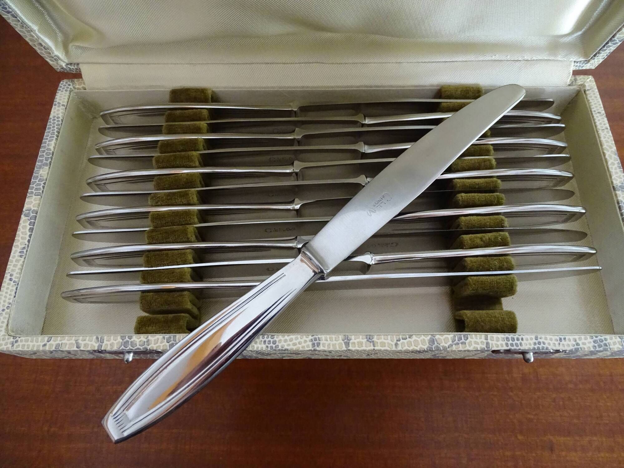24 Art Deco style stainless steel knives - 12 desserts and 12 cheeses - In boxes