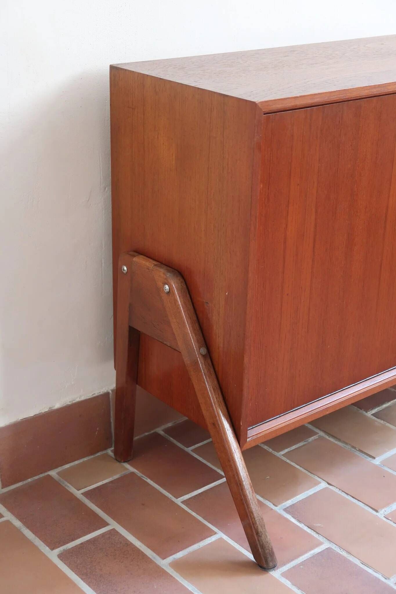 Vintage Scandinavian drop-leaf table in teak wood.
