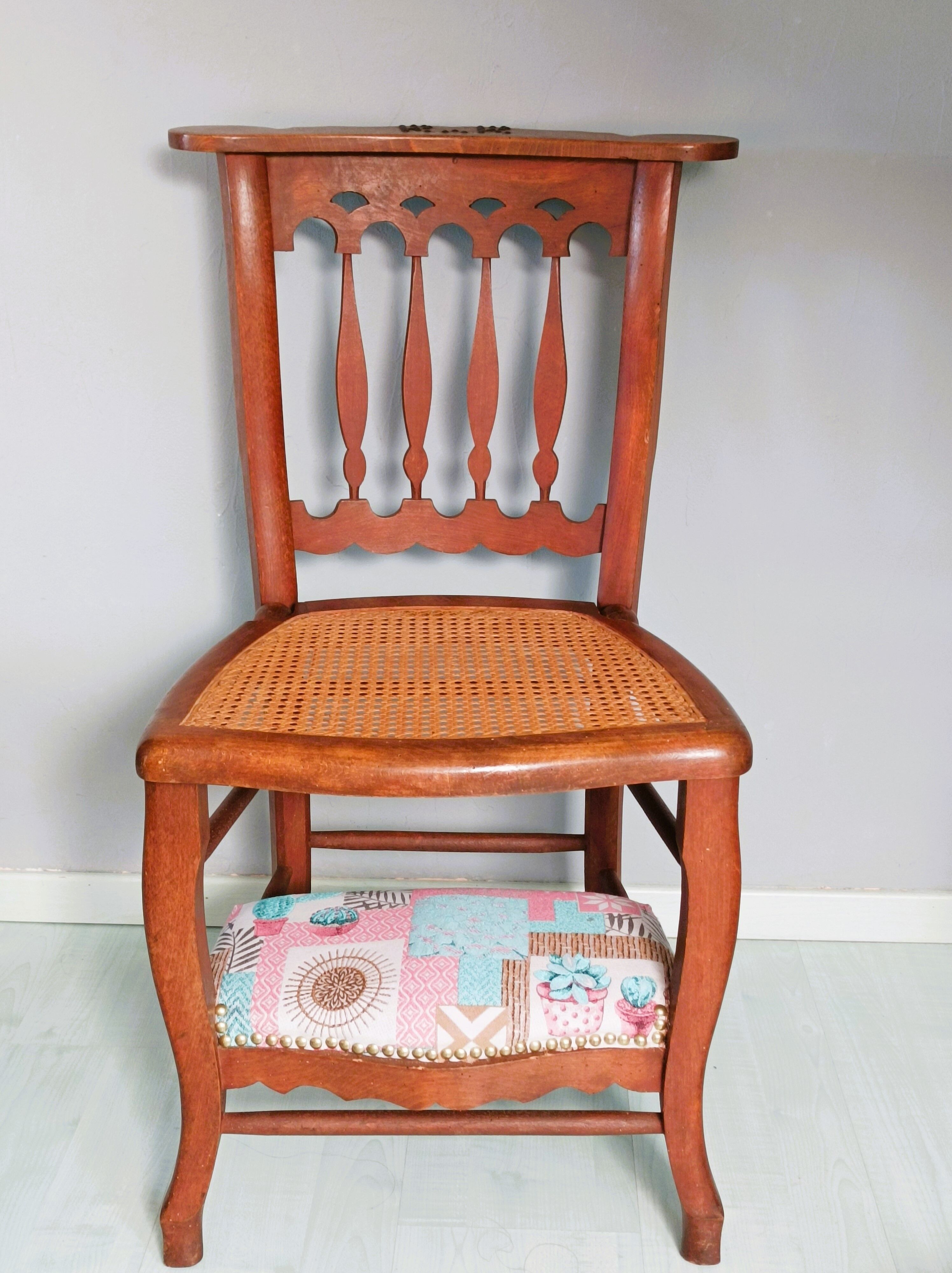 Chair prays to God ancient year