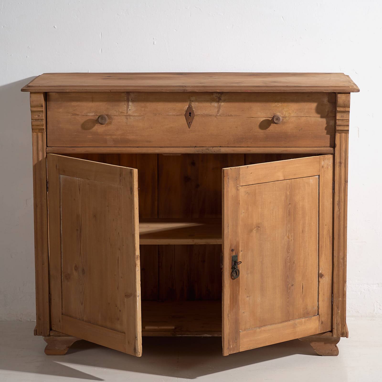 Antique bedroom chest of drawers (circa 1920) #105