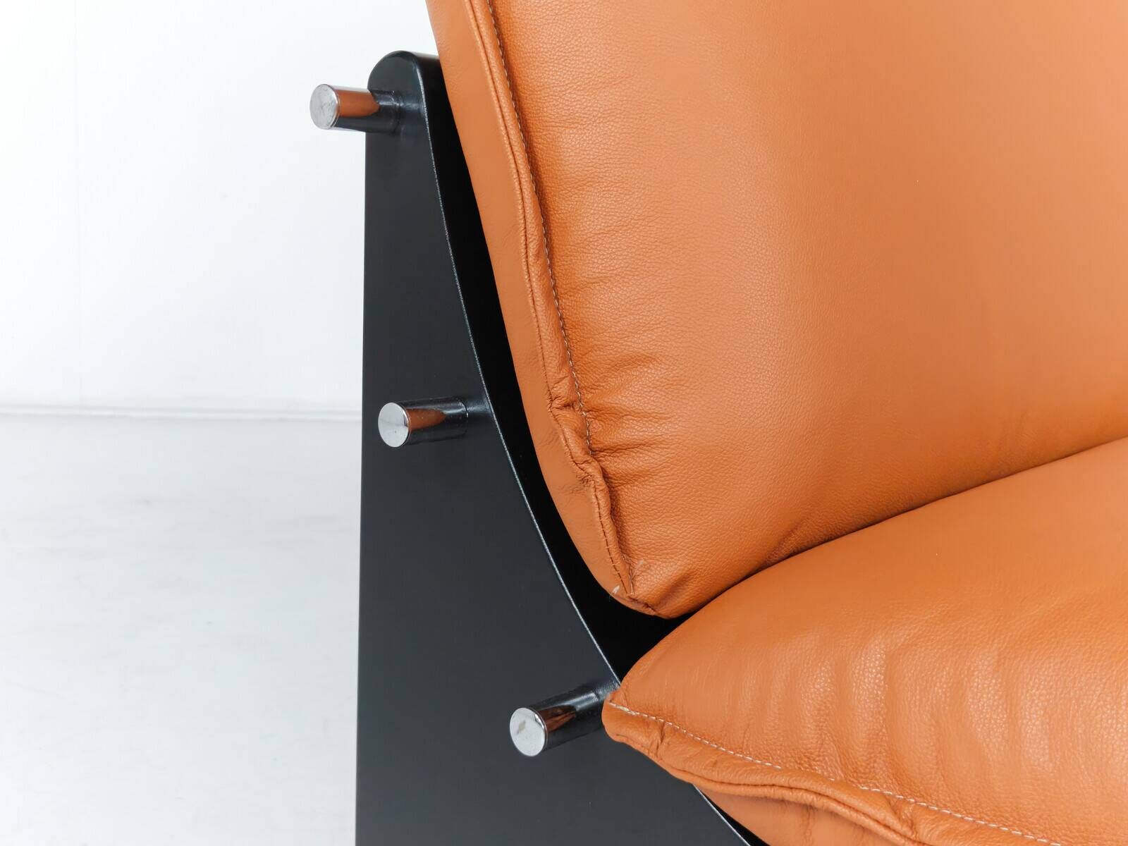 Pair of Armchairs by Guiseppe Munari, Italy, 1970s - New Upholstery