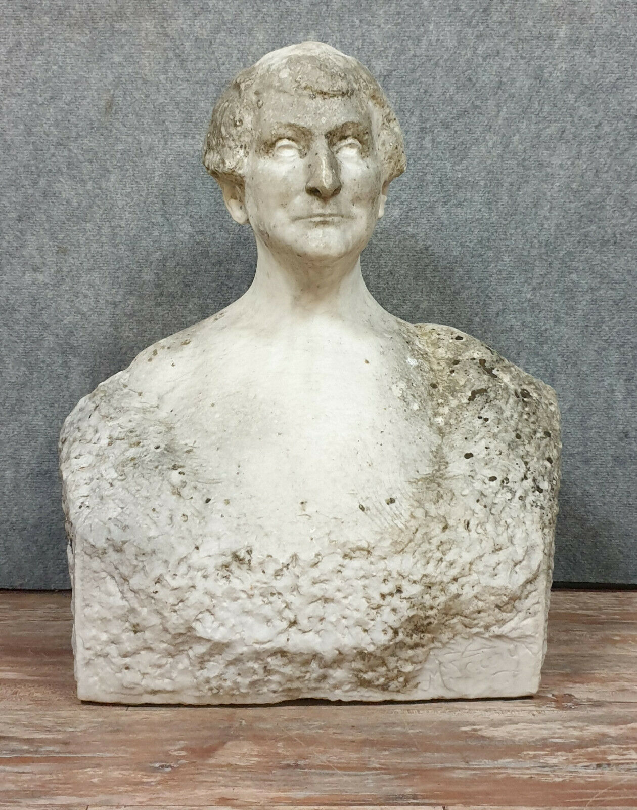 Marble statue depicting a gentleman of the nineteenth century