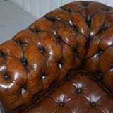 Restored vintage leather Chesterfield canapé in Thomas Chippendale style.