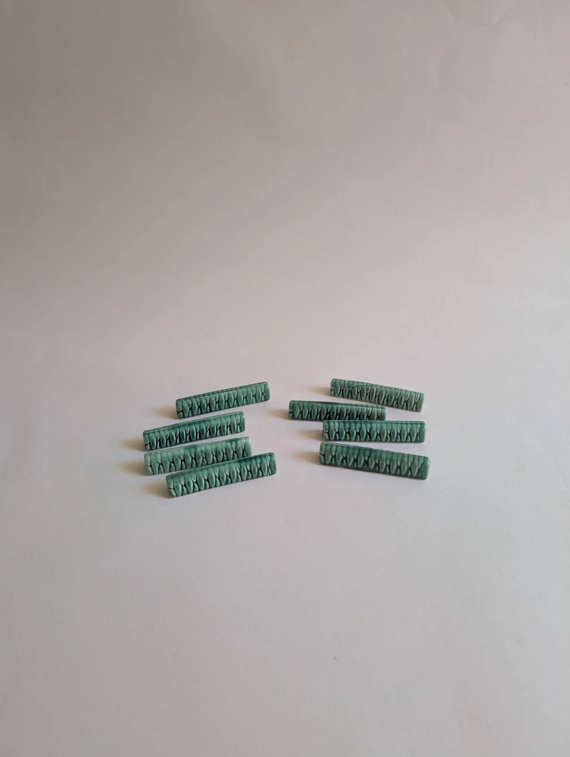 Set of 8 knife holders