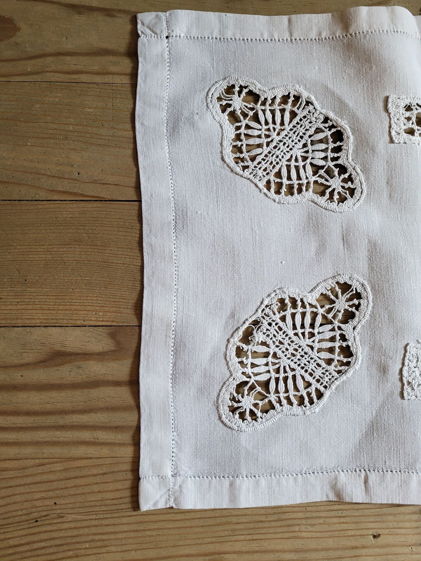 Chemin de table vintage en lin