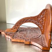 Support de console mural en bois antique avec sculptures géométriques