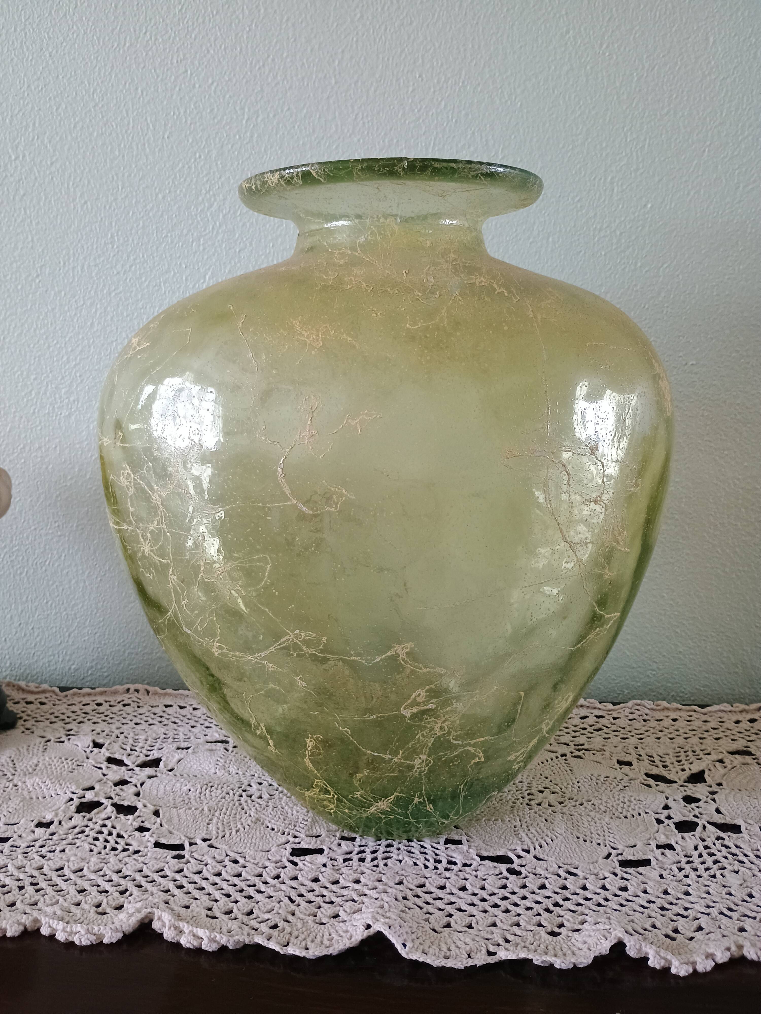 Large heart-shaped vase - glass & resin ribbed applications